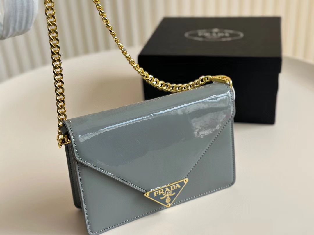 PR4DA トライアングルロゴ チェーンショルダーバッグ【 50％割引+送料無料】