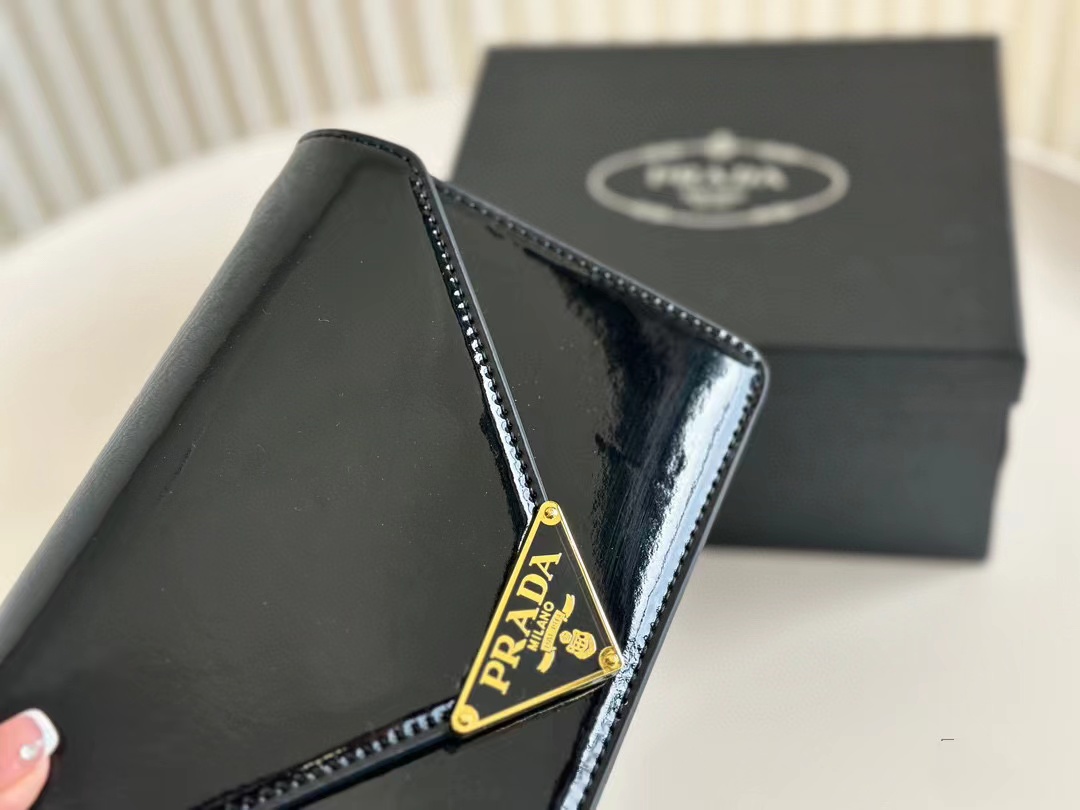 PR4DA トライアングルロゴ チェーンショルダーバッグ【 50％割引+送料無料】