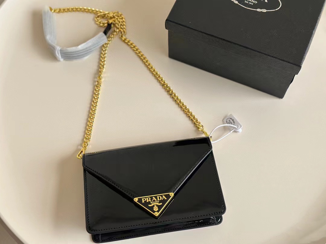 PR4DA トライアングルロゴ チェーンショルダーバッグ【 50％割引+送料無料】