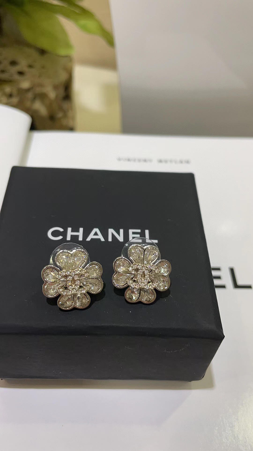 CHANE1 フルダイヤモンド ダブルC 四つ葉のクローバー ピアス【 50％割引+送料無料】