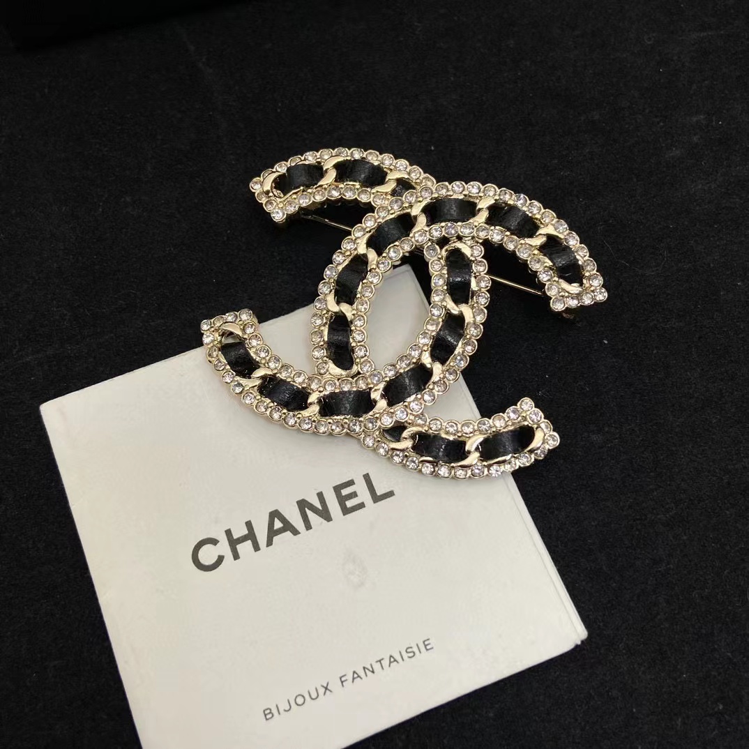 CHANE1 レザー ダブル C ダイヤモンド ブローチ【 50％割引+送料無料】