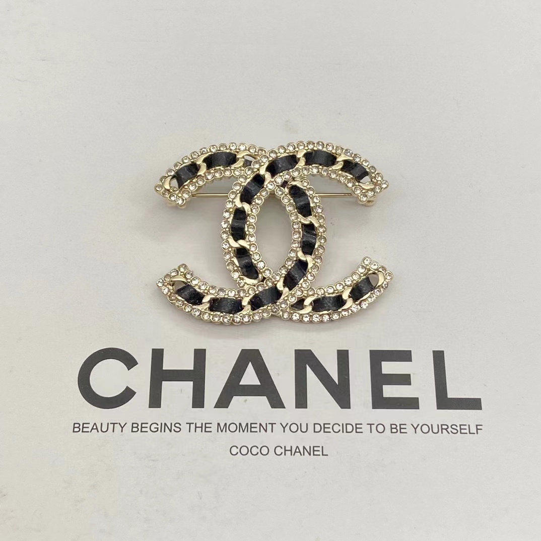 CHANE1 レザー ダブル C ダイヤモンド ブローチ【 50％割引+送料無料】