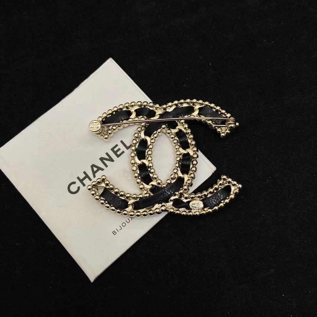 CHANE1 レザー ダブル C ダイヤモンド ブローチ【 50％割引+送料無料】