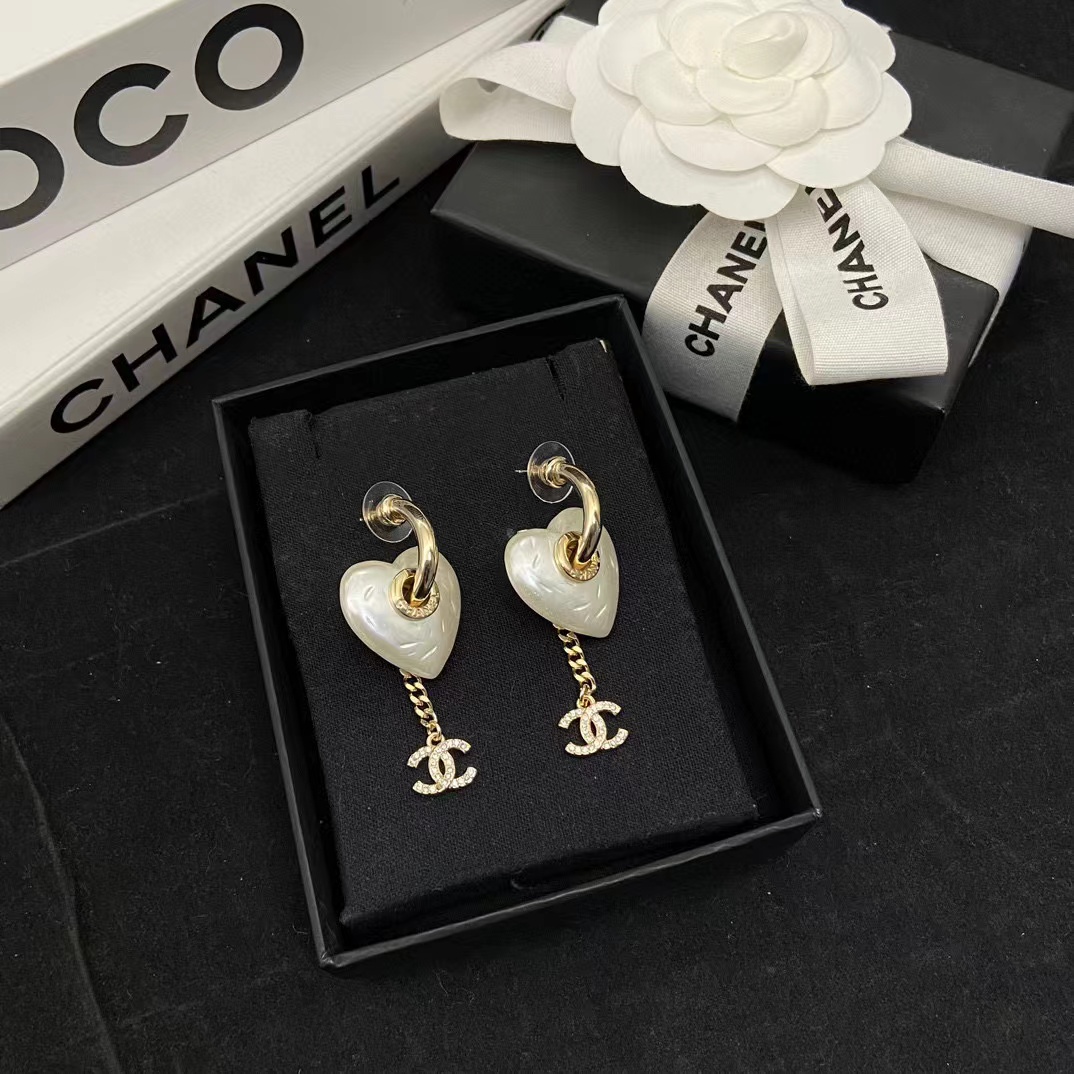 CHANE1 マザーオブパール タッセル イヤリング【 50％割引+送料無料】