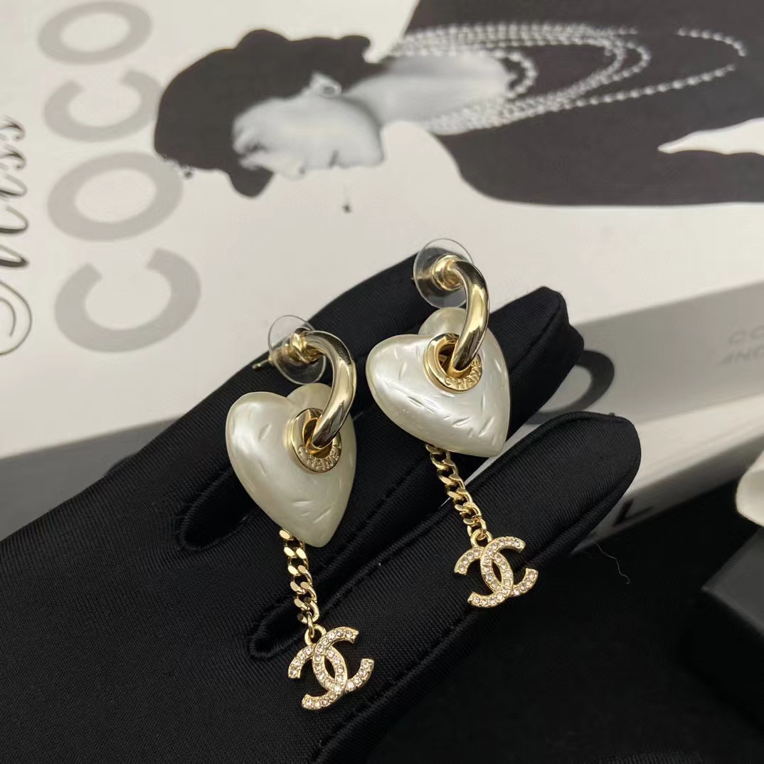 CHANE1 マザーオブパール タッセル イヤリング【 50％割引+送料無料】