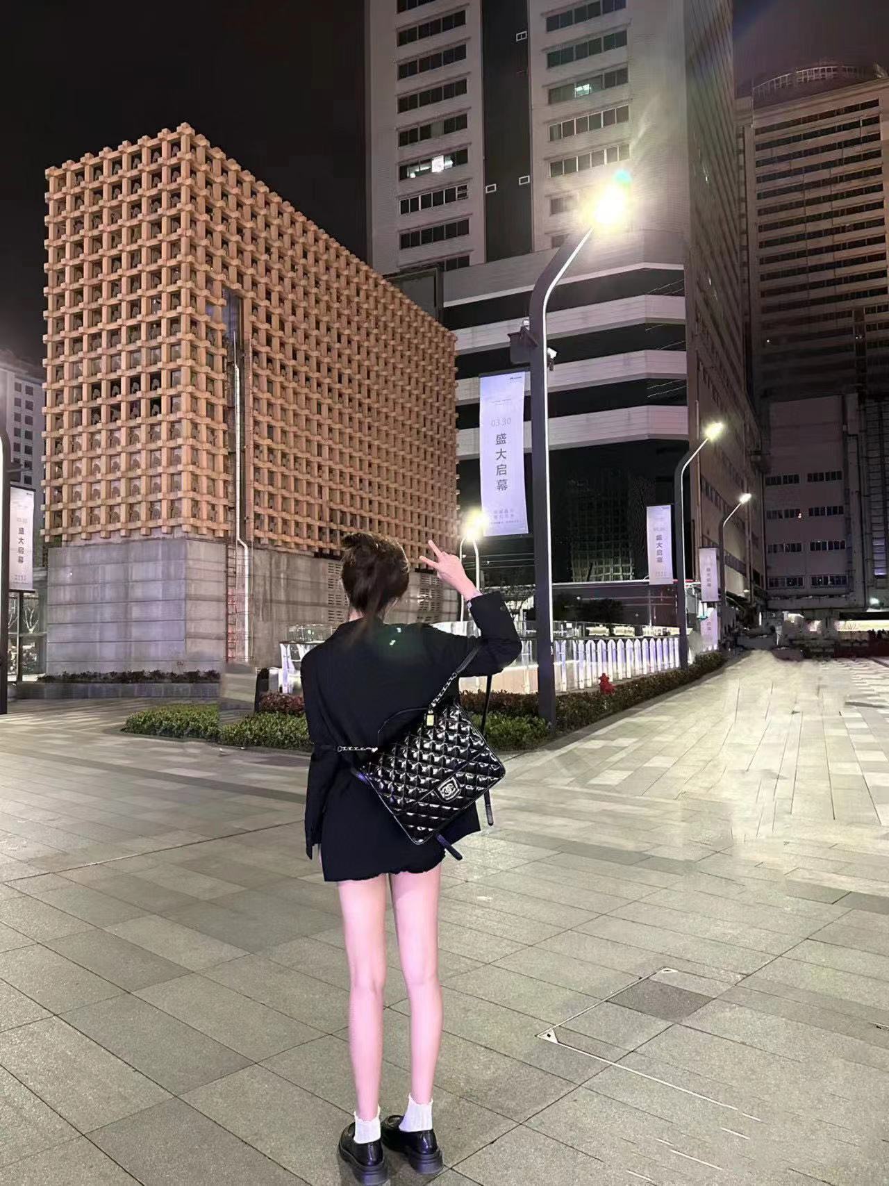 CHANE1 パテントレザー バックパック【 50％割引+送料無料】