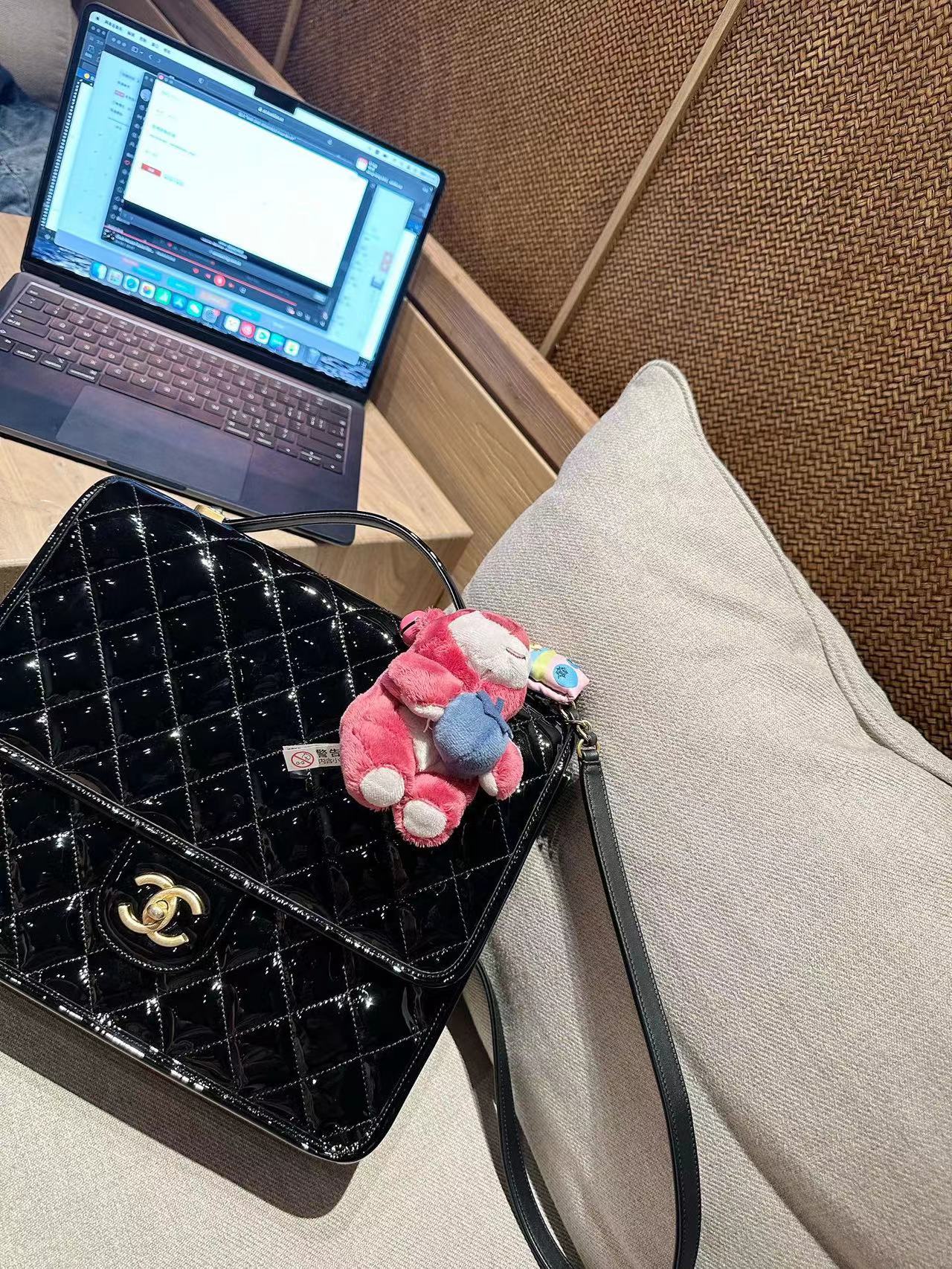 CHANE1 パテントレザー バックパック【 50％割引+送料無料】