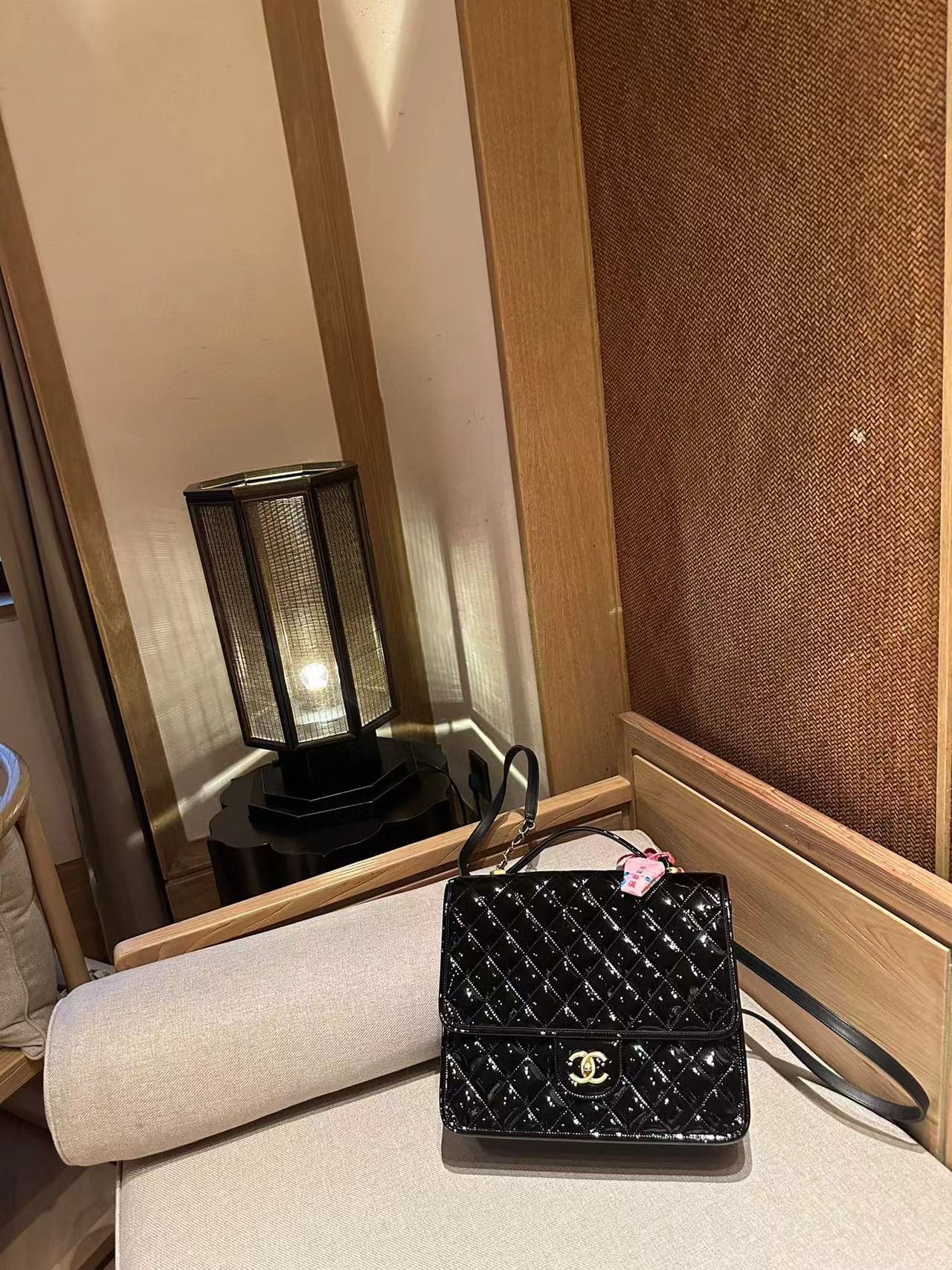 CHANE1 パテントレザー バックパック【 50％割引+送料無料】