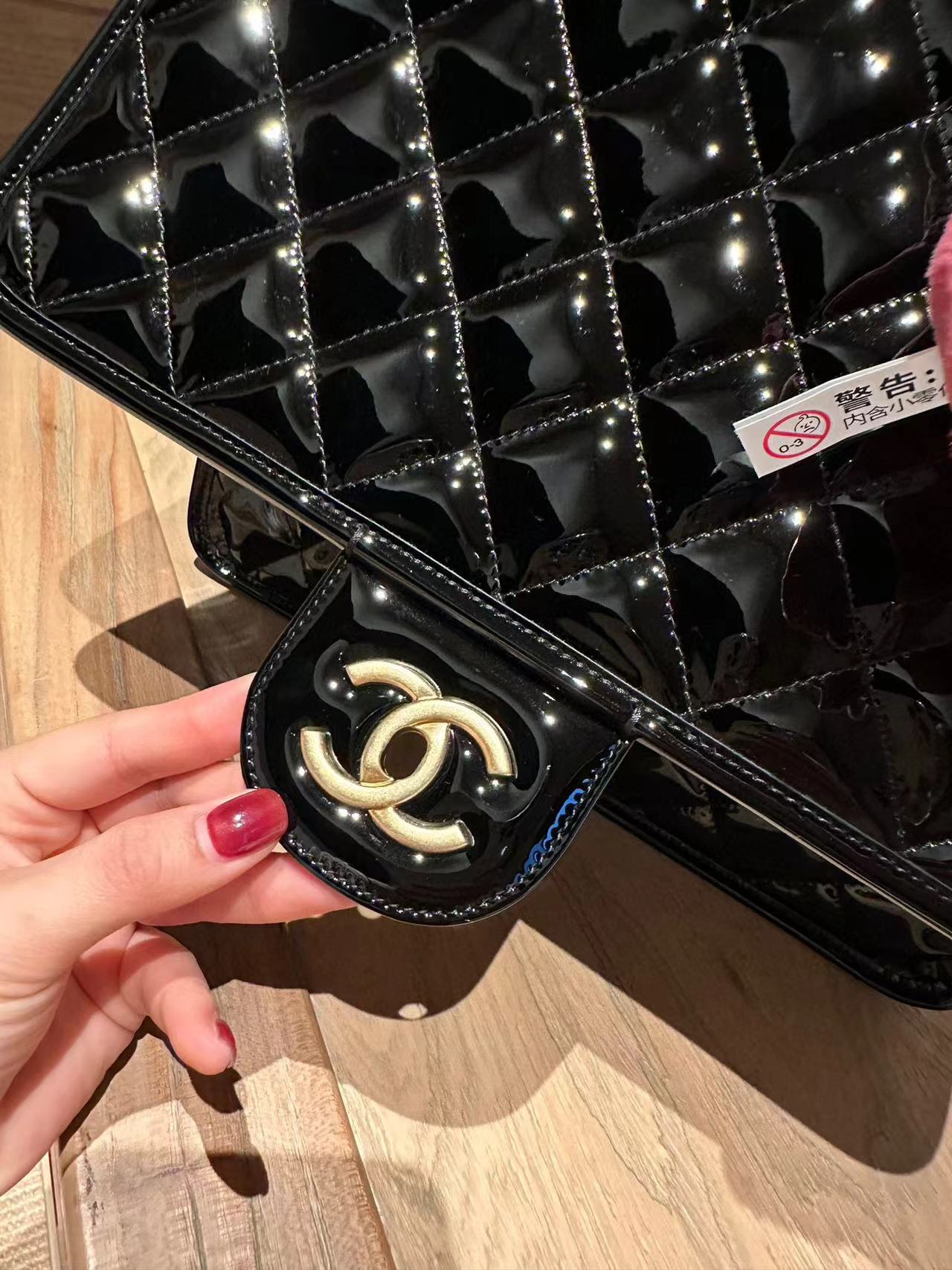 CHANE1 パテントレザー バックパック【 50％割引+送料無料】