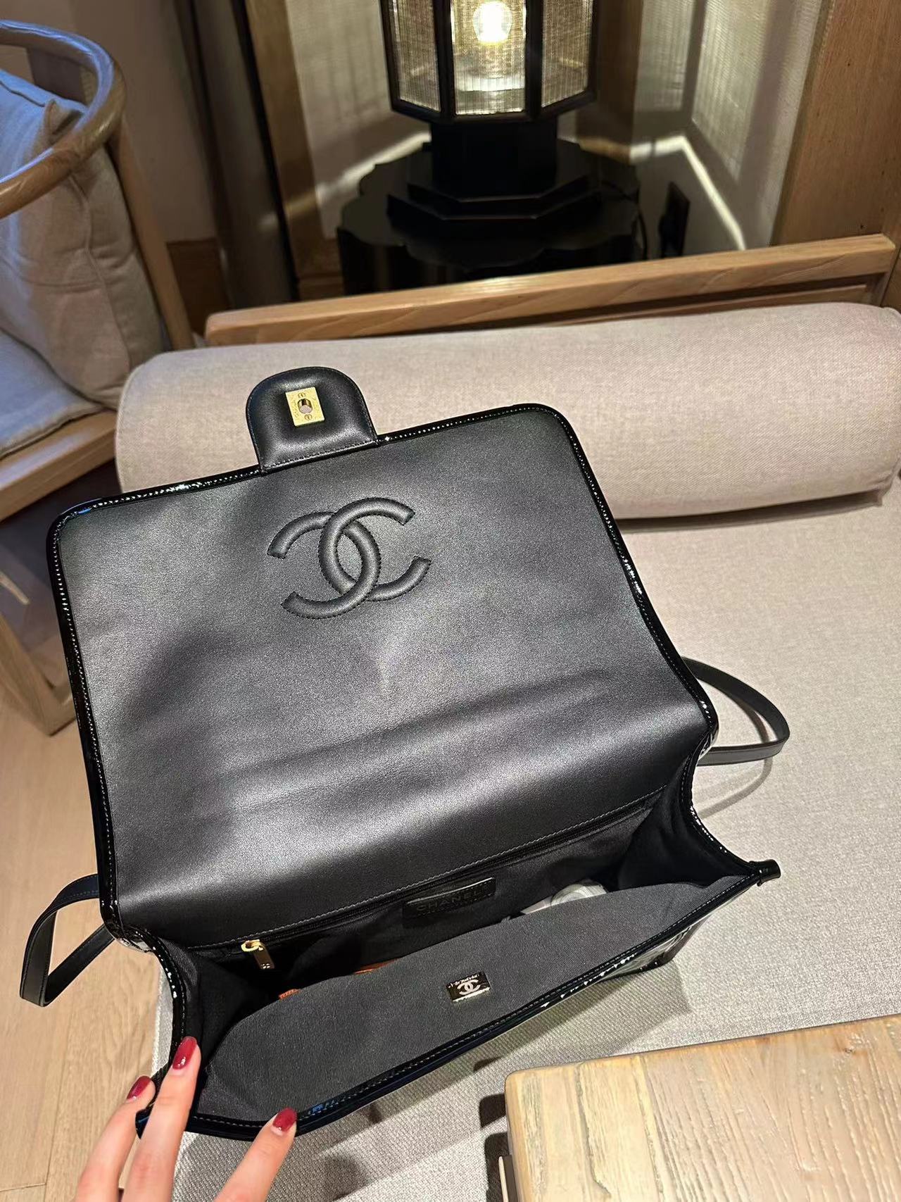 CHANE1 パテントレザー バックパック【 50％割引+送料無料】