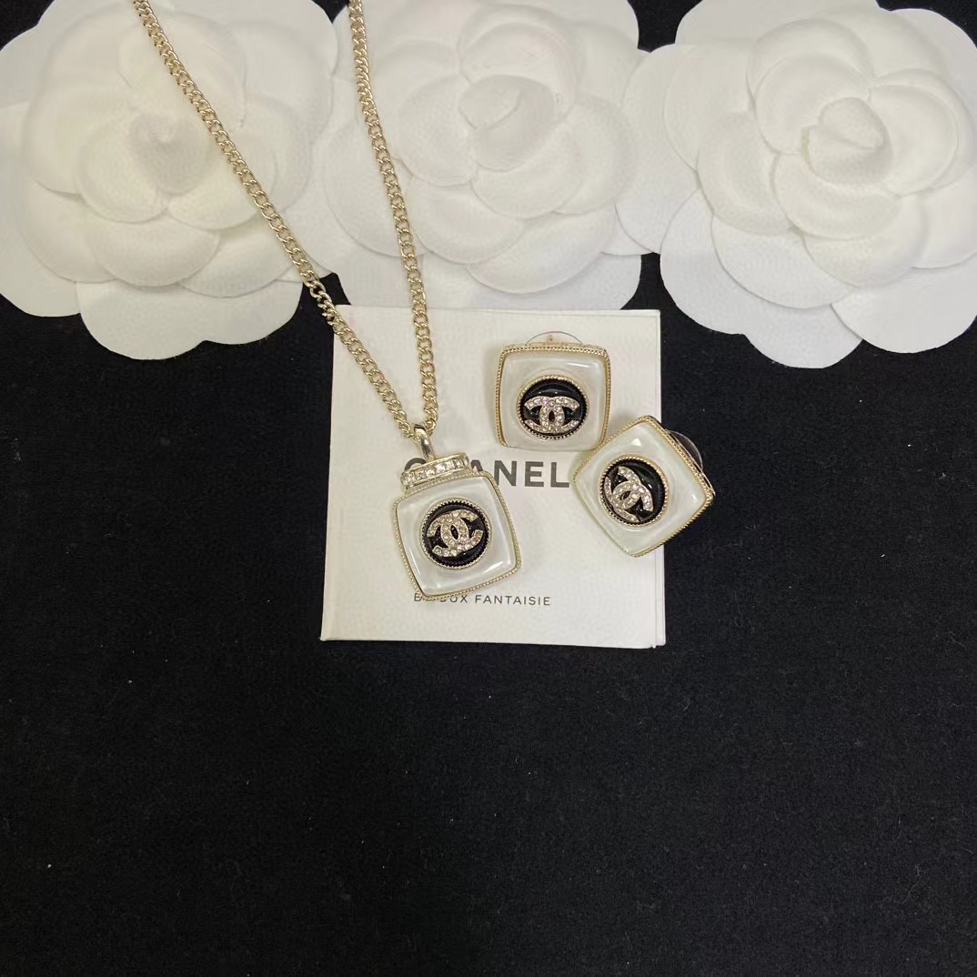 CHANE1 スクエアピアス+ネックレス 2点セット【50％割引+送料無料】
