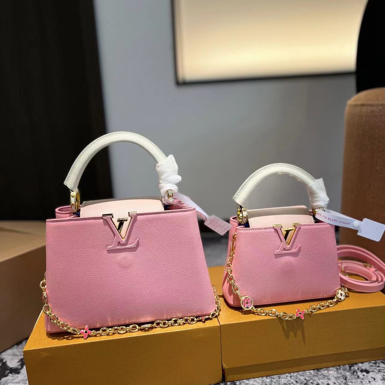 LV Capucines ゴールドバックルハンドバッグ【50％割引+送料無料】