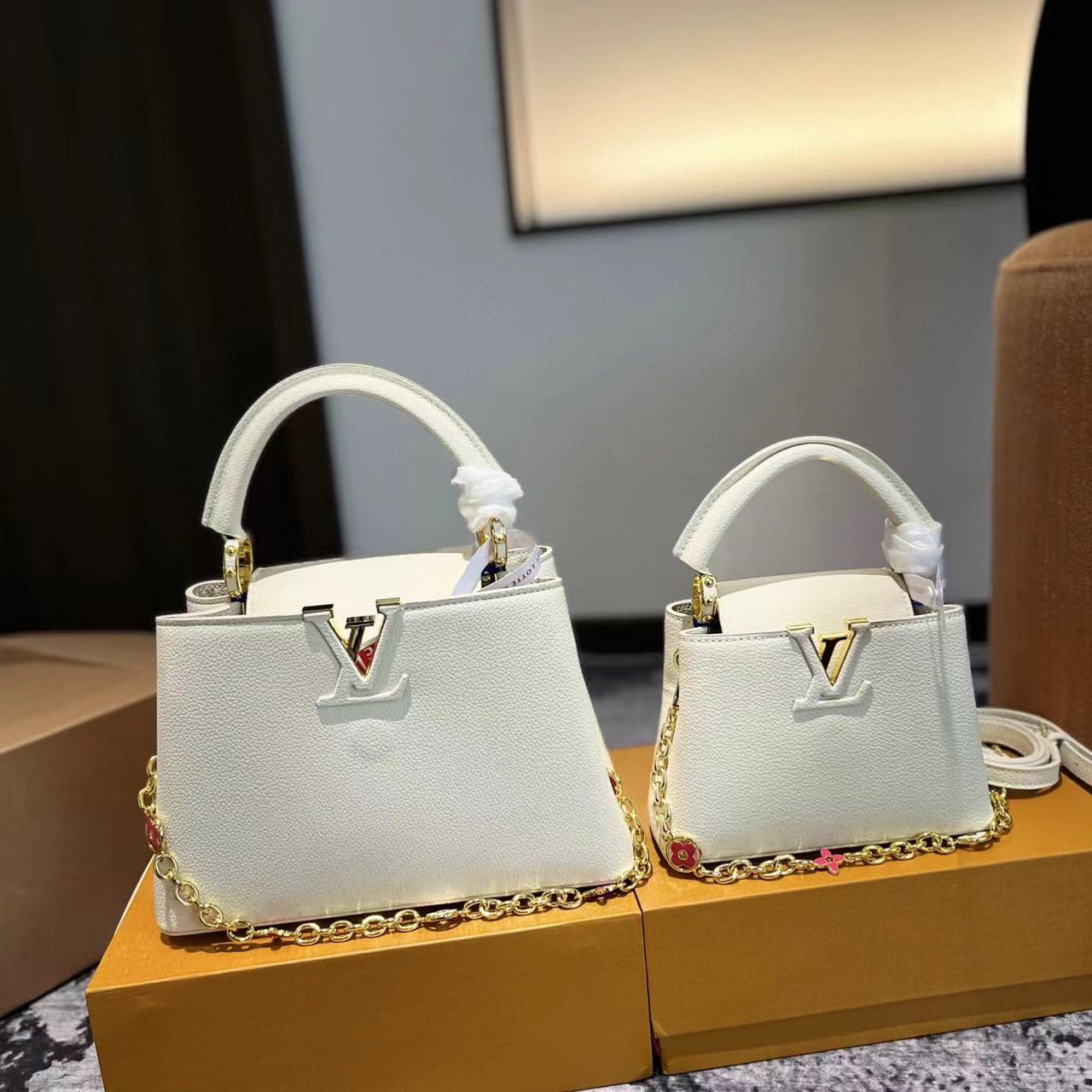 LV Capucines ゴールドバックルハンドバッグ【50％割引+送料無料】