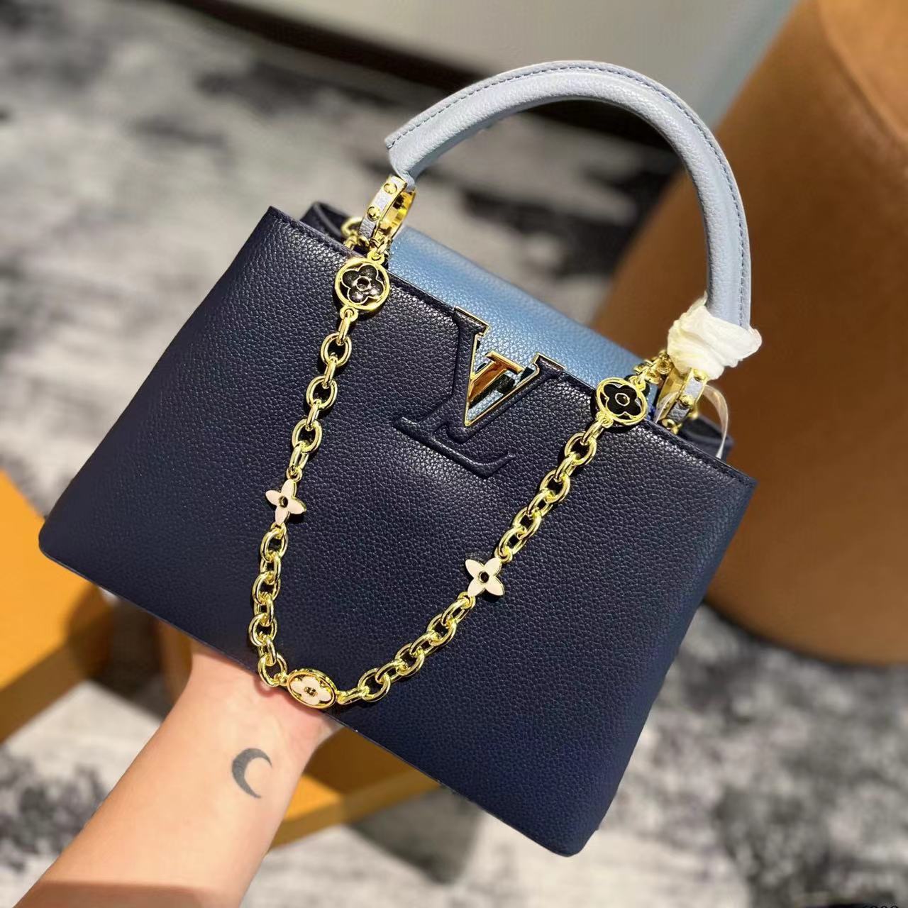 LV Capucines ゴールドバックルハンドバッグ【50％割引+送料無料】