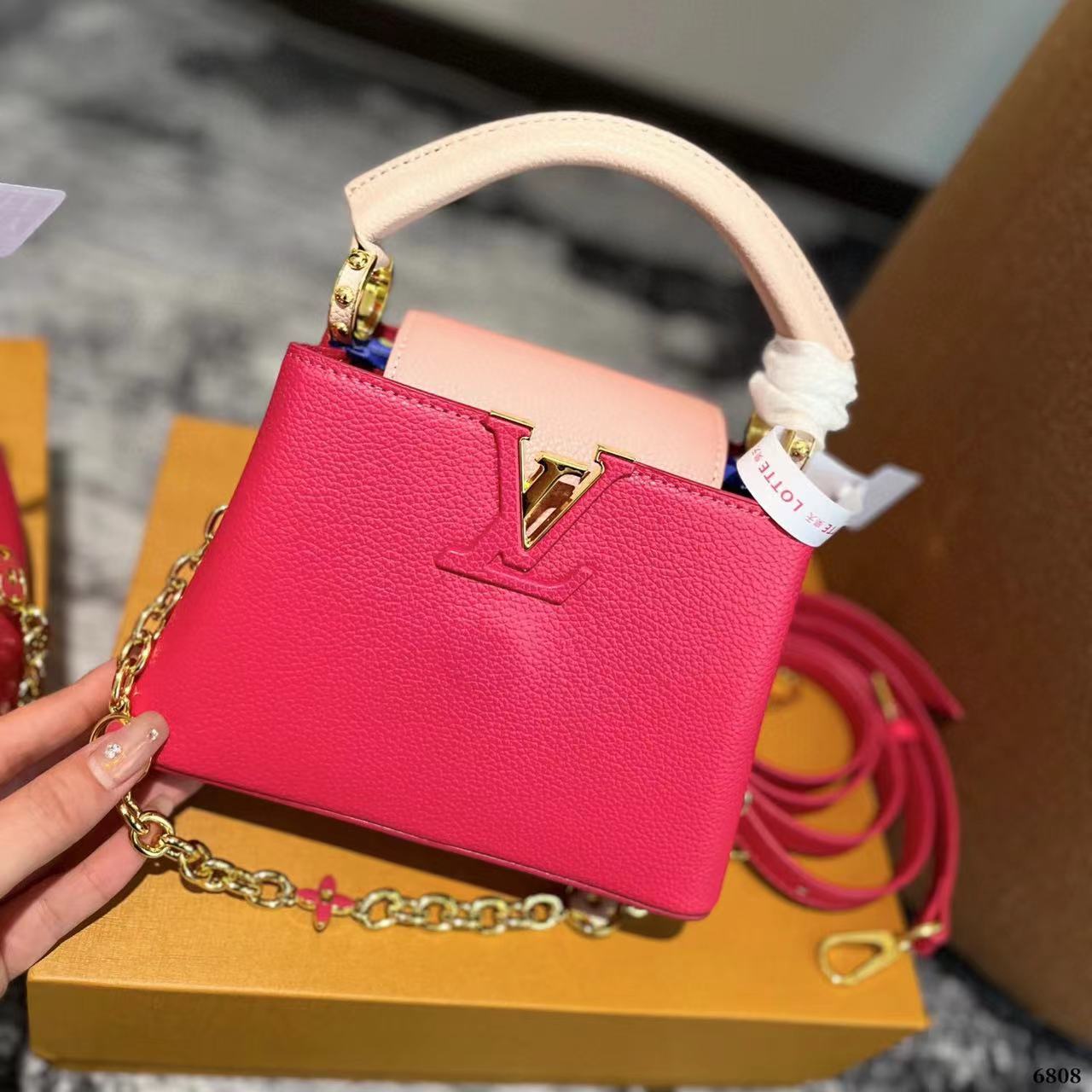 LV Capucines ゴールドバックルハンドバッグ【50％割引+送料無料】