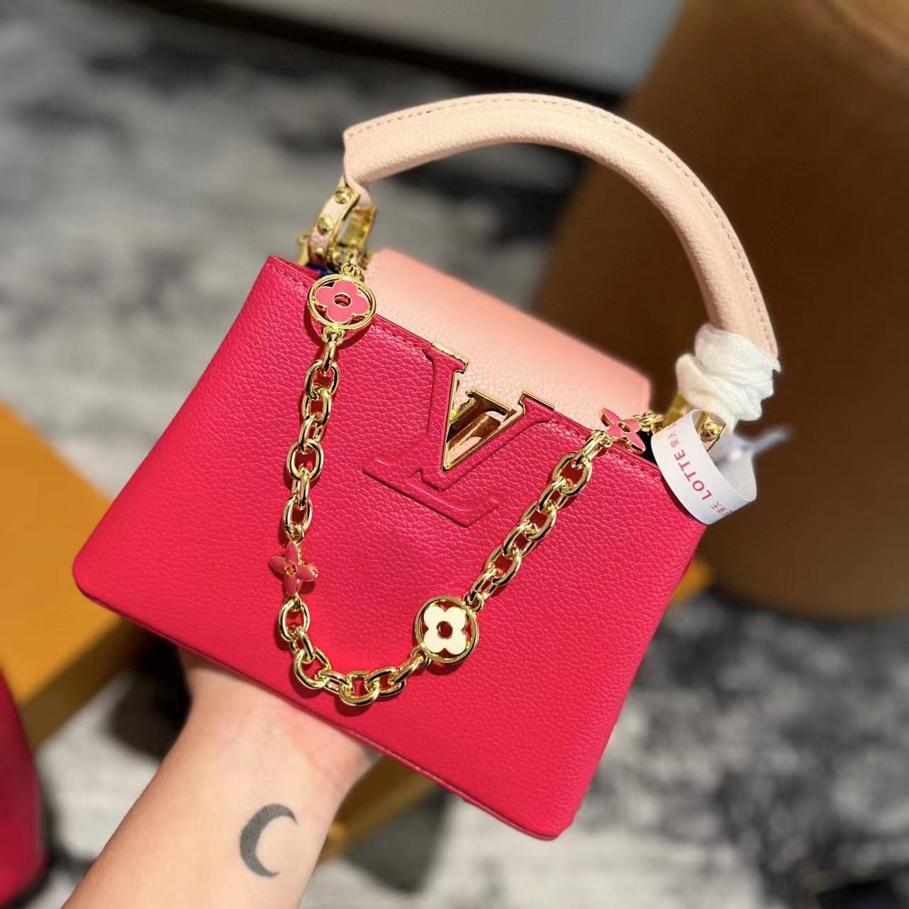 LV Capucines ゴールドバックルハンドバッグ【50％割引+送料無料】