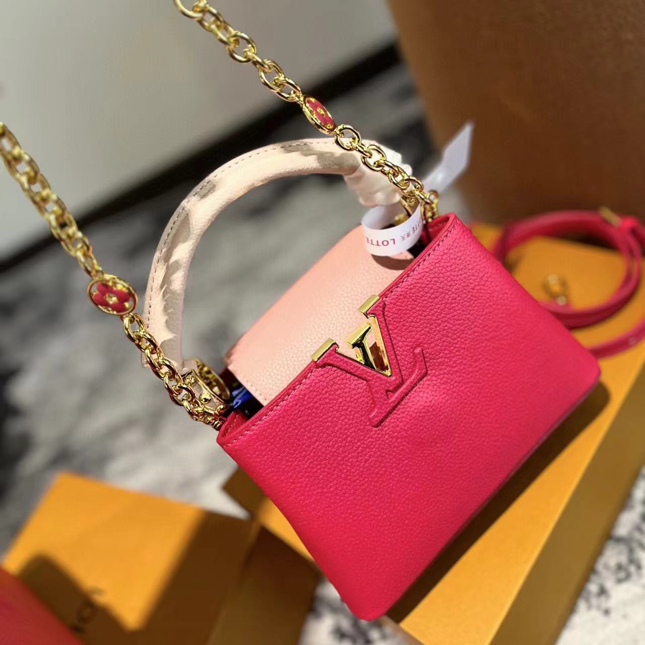 LV Capucines ゴールドバックルハンドバッグ【50％割引+送料無料】