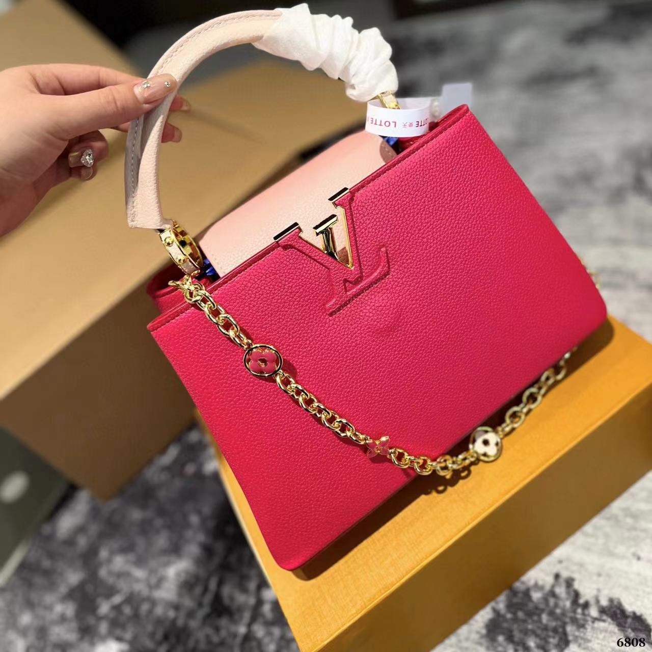 LV Capucines ゴールドバックルハンドバッグ【50％割引+送料無料】