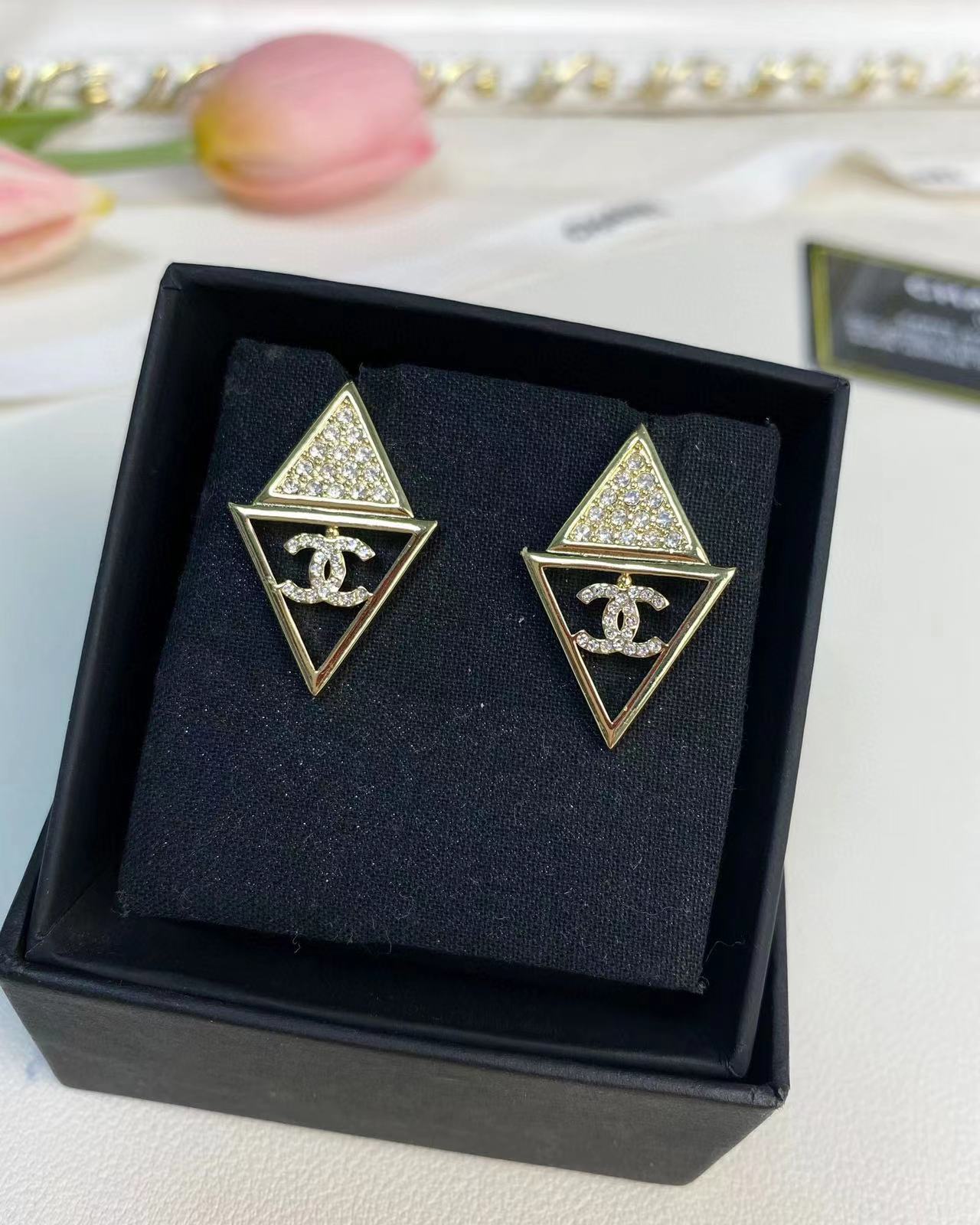 CHANE1 トライアングル ダイヤモンド スタッド ピアス【 50％割引+送料無料】