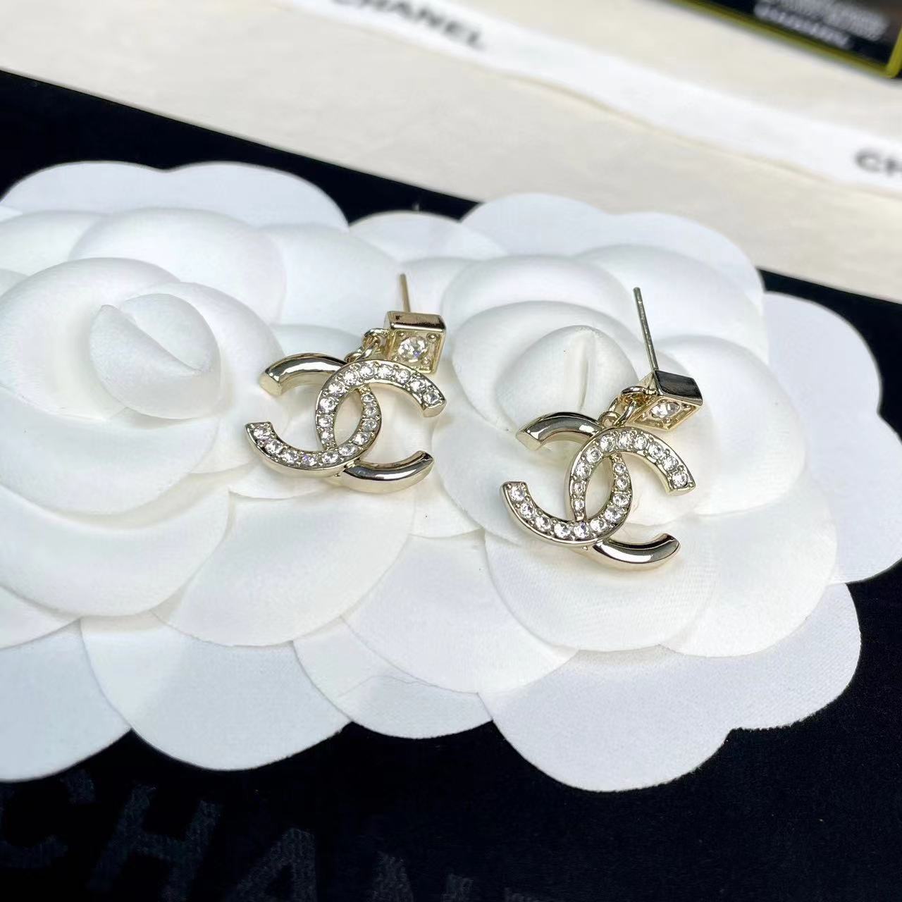 CHANE1 ダブル C ダイヤモンド スタッド ピアス【 50％割引+送料無料】