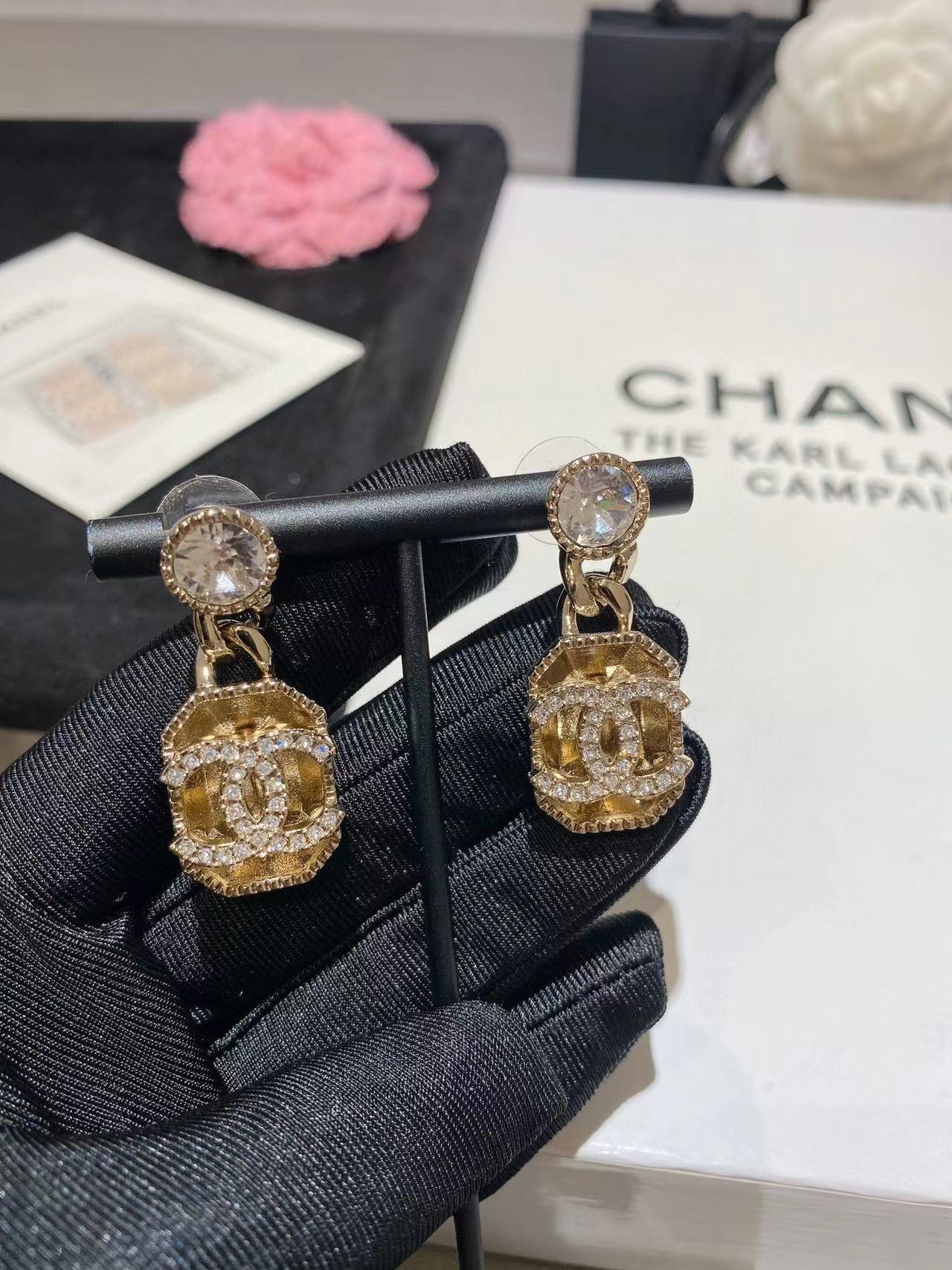 CHANE1 立体中空ピアス【 50％割引+送料無料】