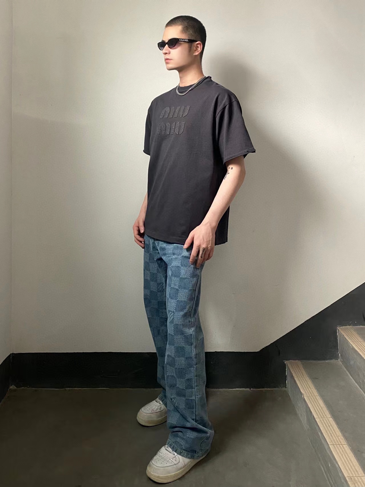 M1UM1U シンプルレター メンズ Tシャツ【 50％割引+送料無料】