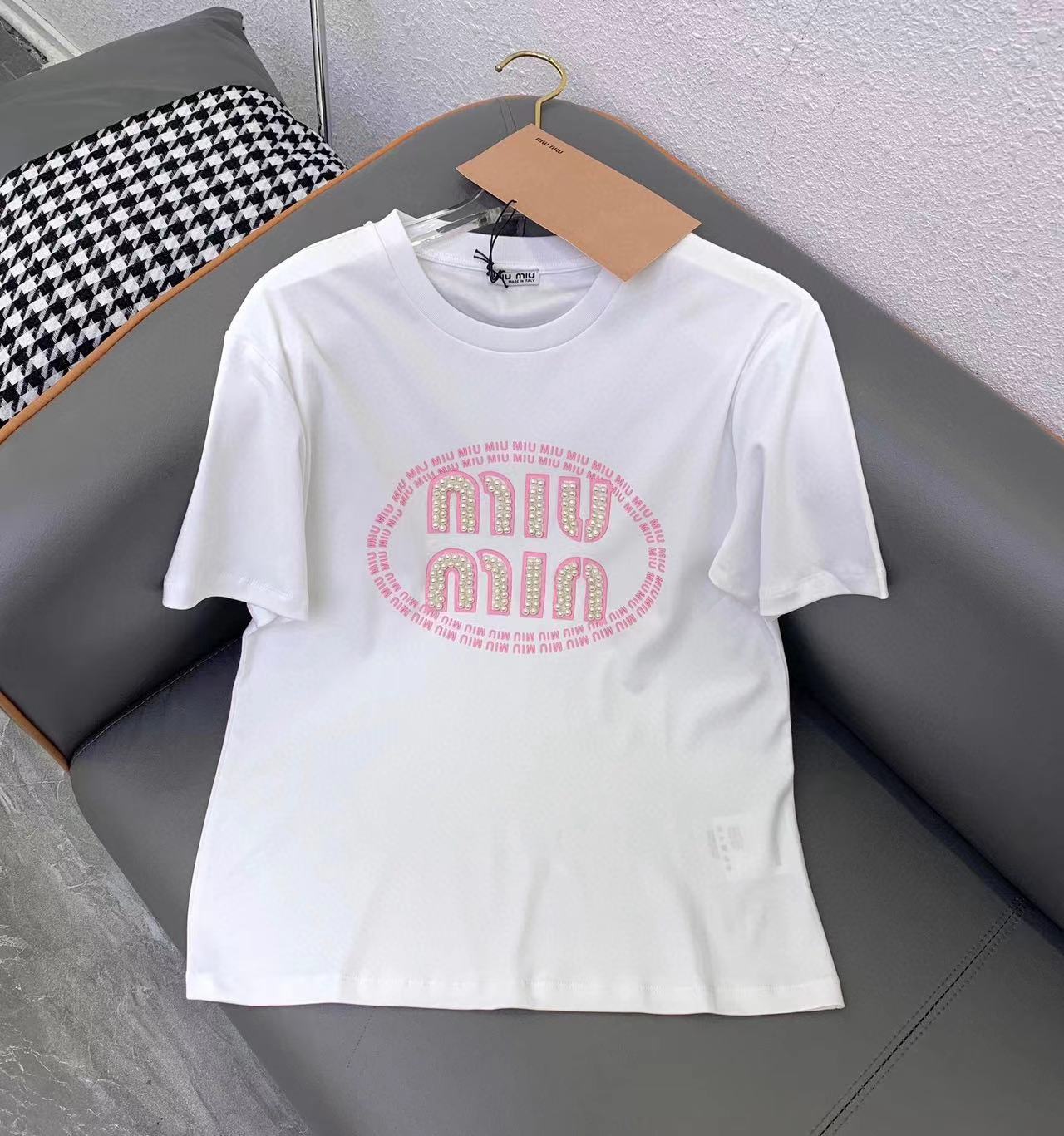 M1UM1U パール刺繍Tシャツ【50％割引+送料無料】