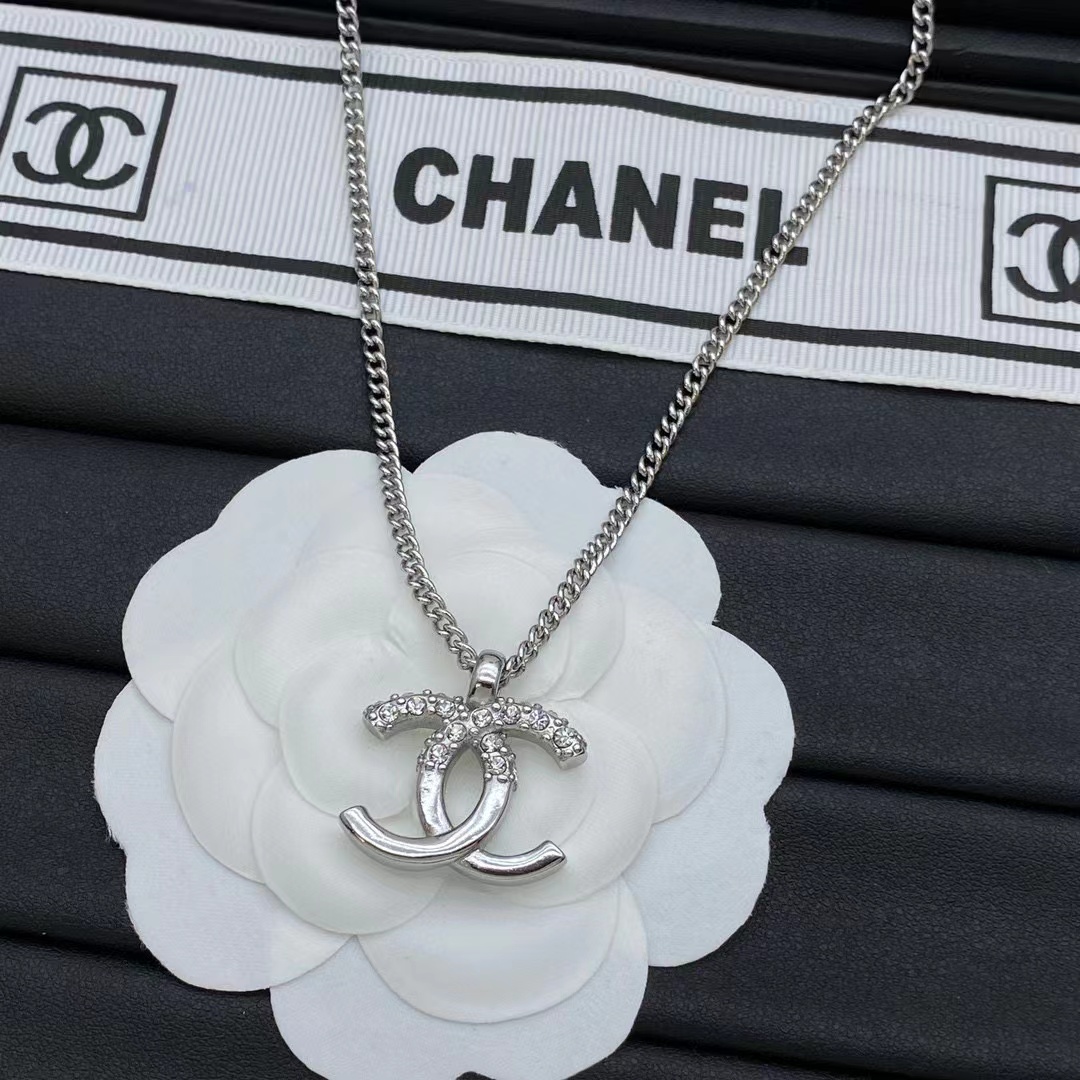 CHANE1 ダブルC ハーフダイヤモンド ネックレス【50％割引+送料無料】