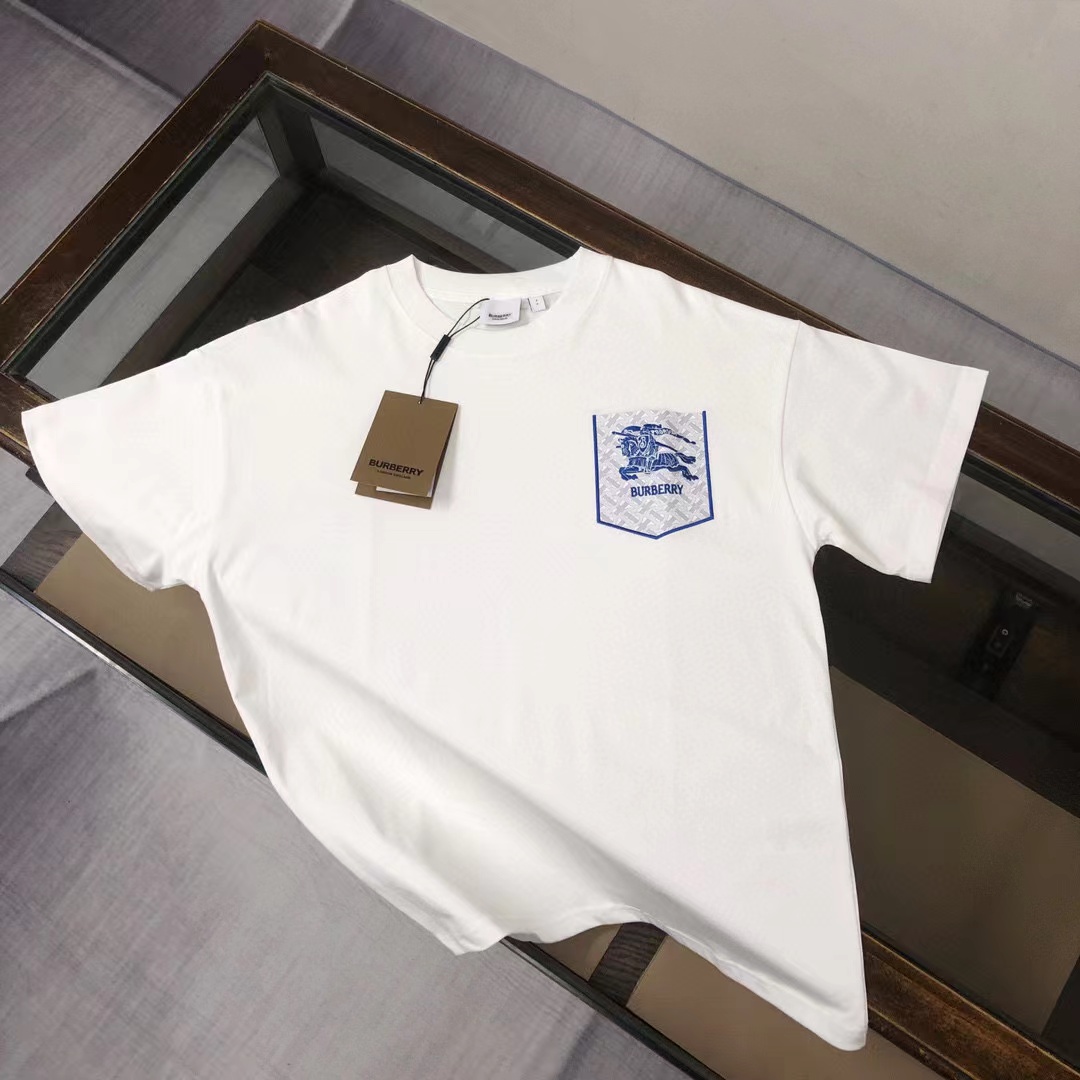 BUR8ERRY 軍馬レターポケット刺繍メンズTシャツ【 50％割引+送料無料】