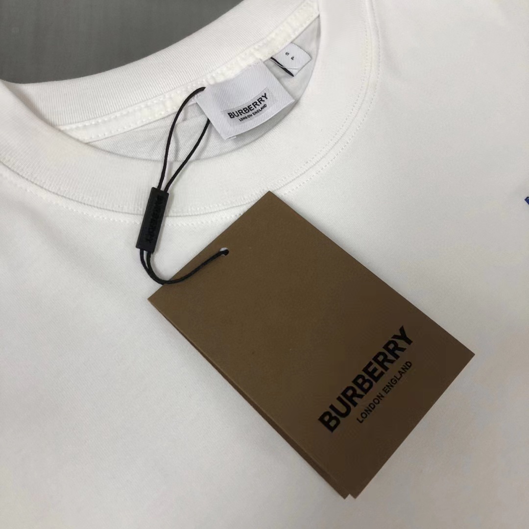 BUR8ERRY 軍馬レターポケット刺繍メンズTシャツ【 50％割引+送料無料】