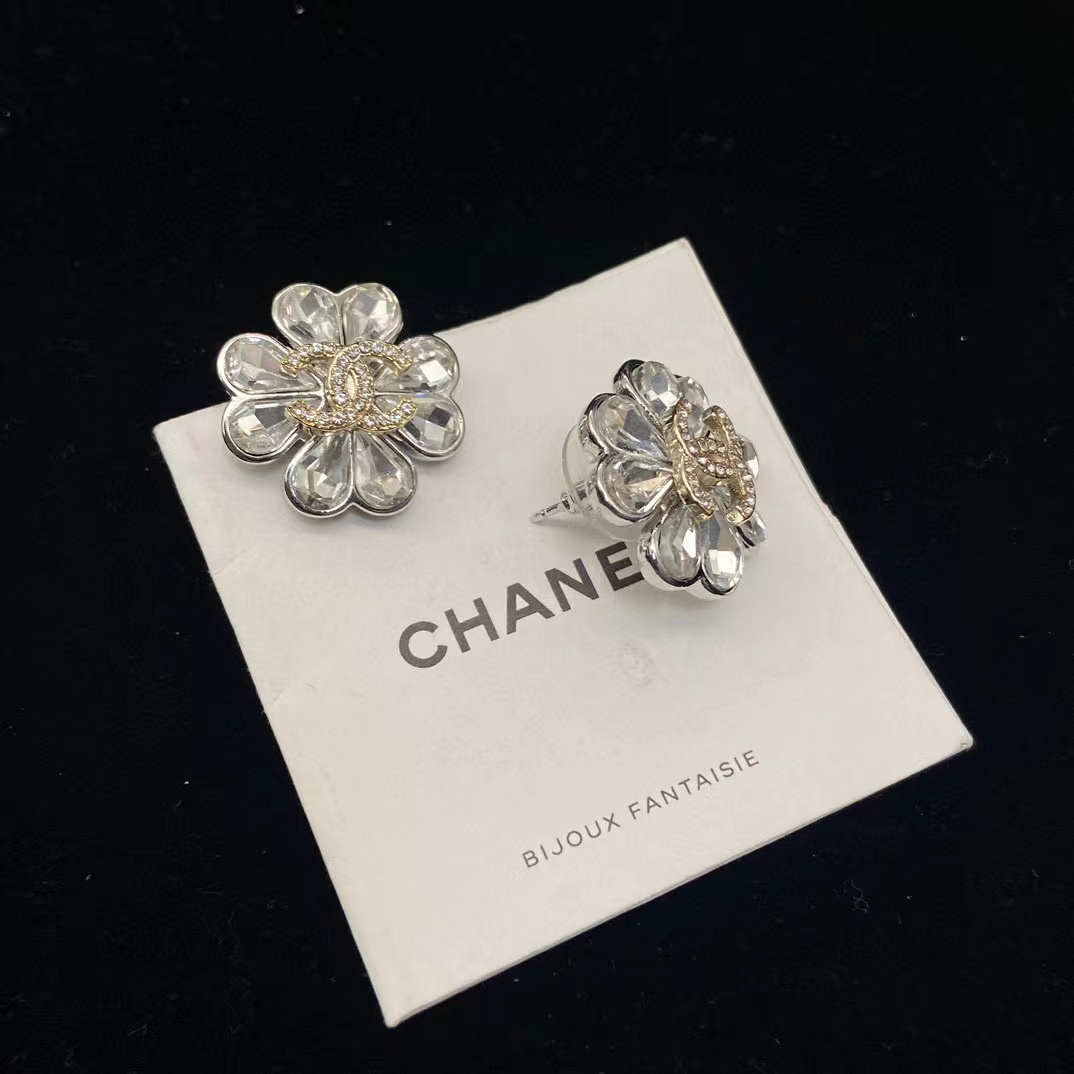 CHANE1 ダブルC 四つ葉のクローバー イヤリング【50％割引+送料無料】