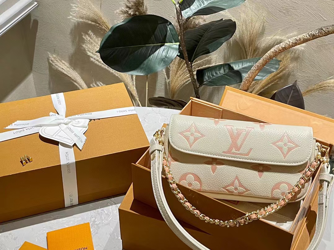 LV チェーン 脇下バッグ【50％割引+送料無料】