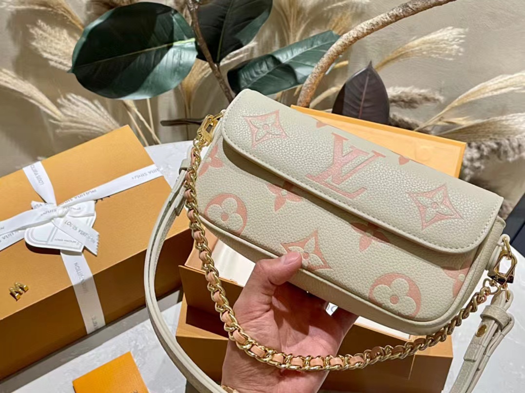 LV チェーン 脇下バッグ【50％割引+送料無料】