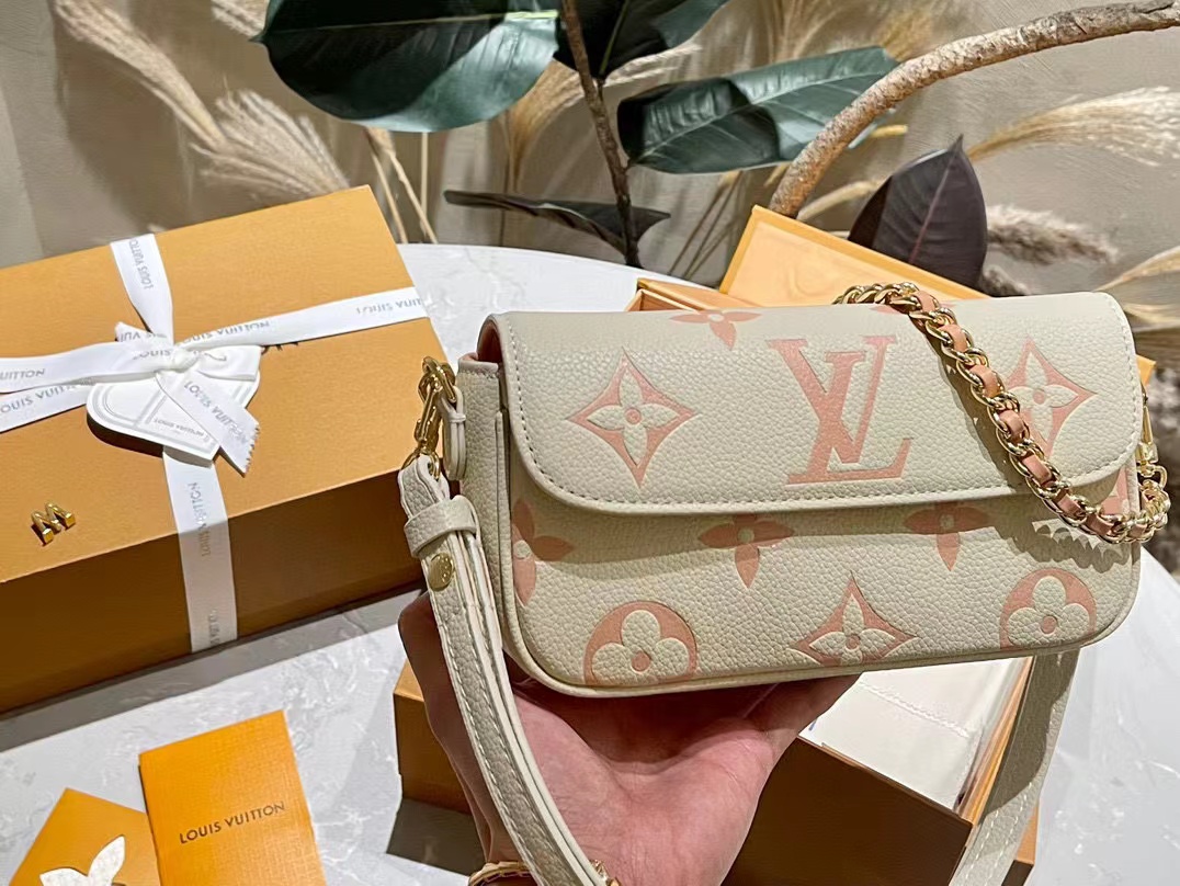 LV チェーン 脇下バッグ【50％割引+送料無料】