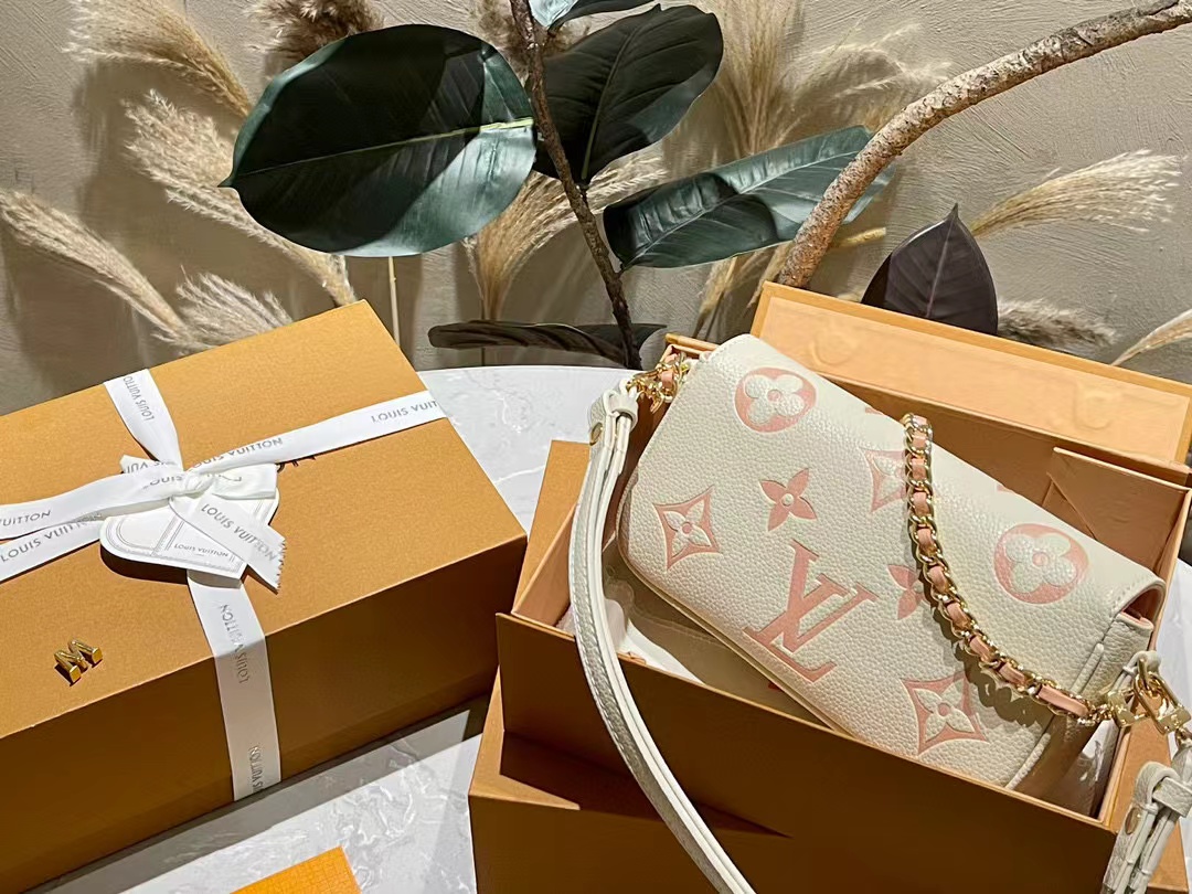 LV チェーン 脇下バッグ【50％割引+送料無料】