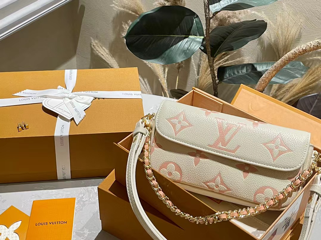 LV チェーン 脇下バッグ【50％割引+送料無料】