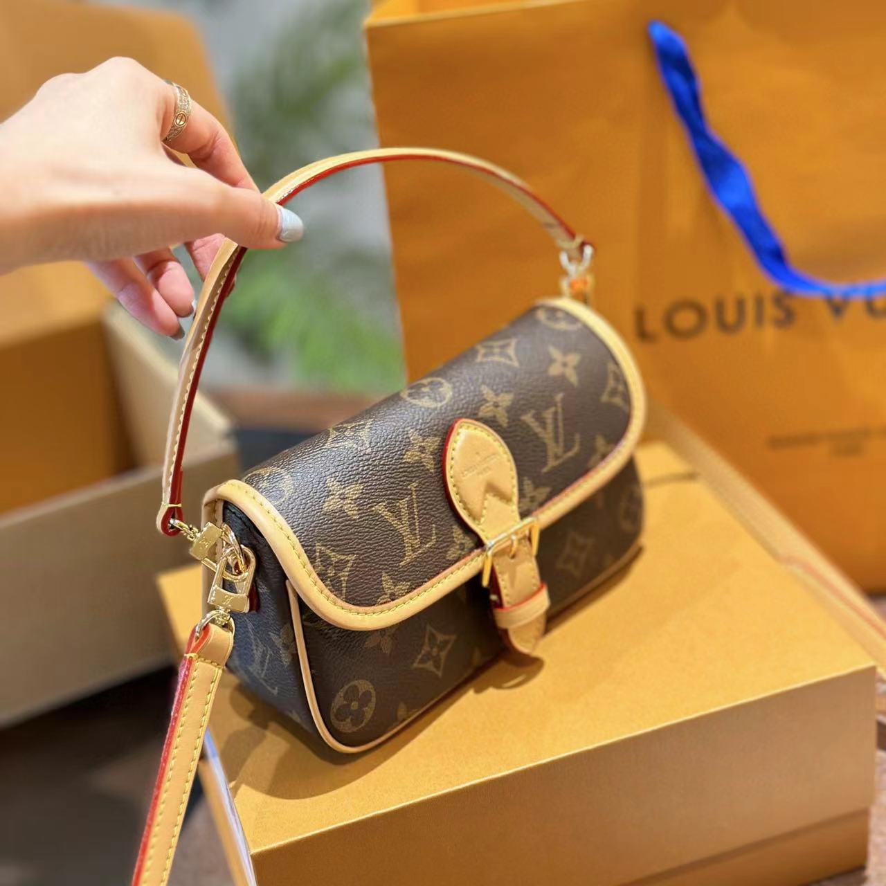 LV老眼ポータブルバゲットバッグ【50％割引+送料無料】