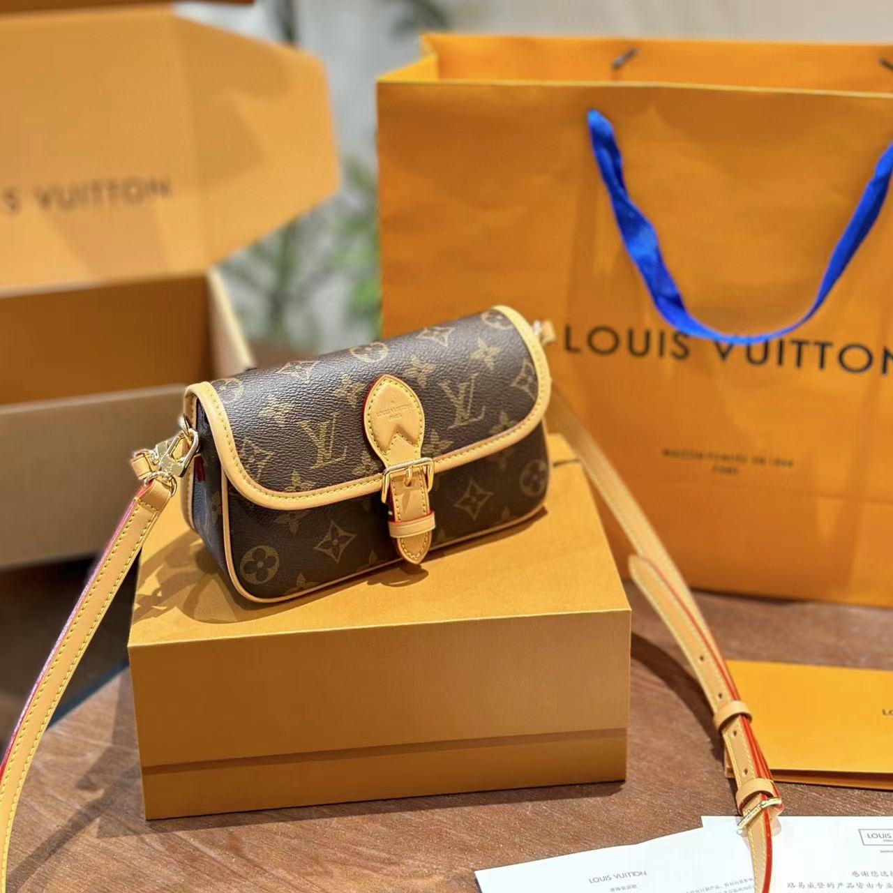 LV老眼ポータブルバゲットバッグ【50％割引+送料無料】