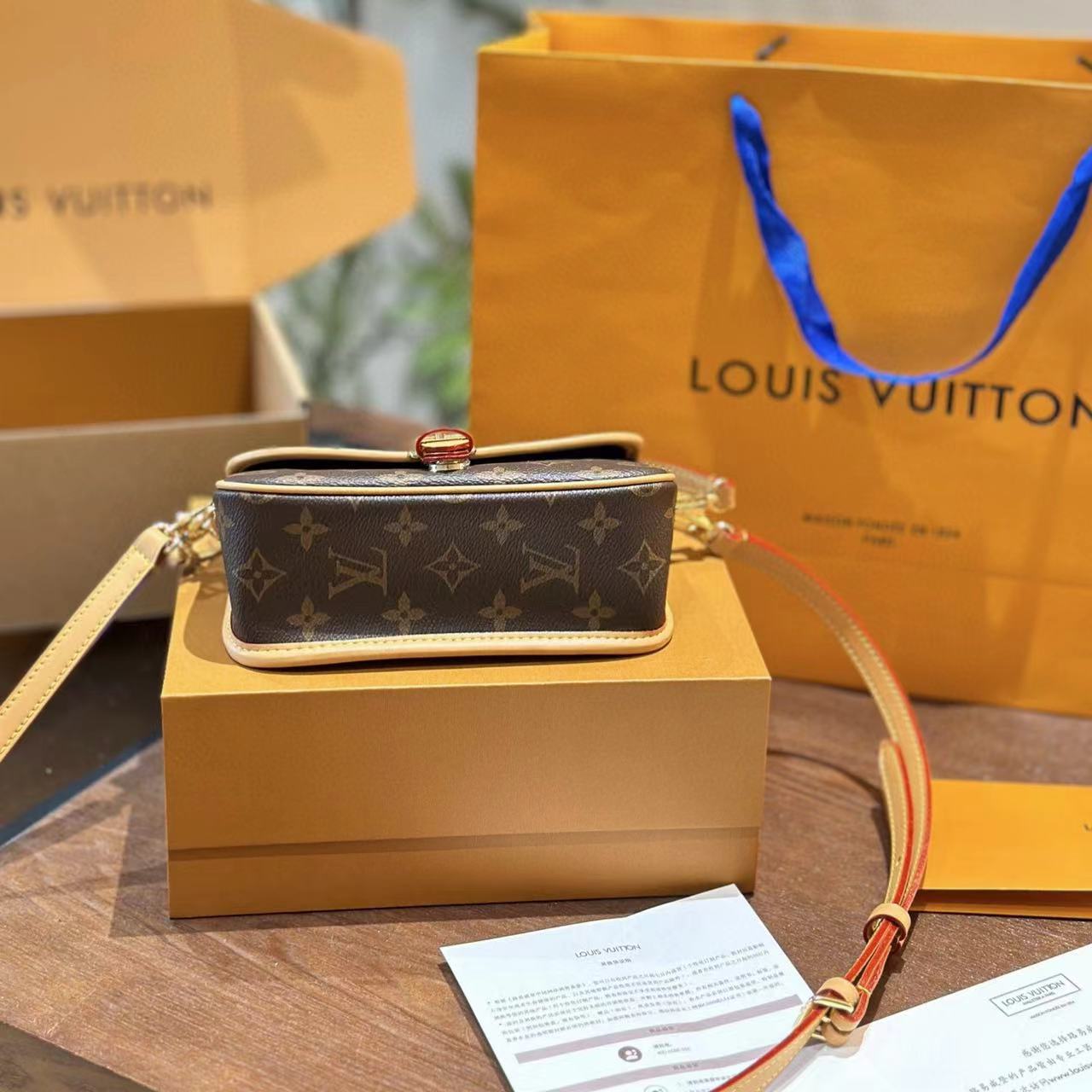 LV老眼ポータブルバゲットバッグ【50％割引+送料無料】