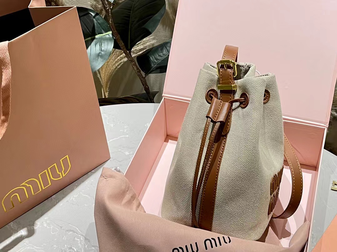 M1UM1U 巾着レザーバケットバッグ【50％割引+送料無料】