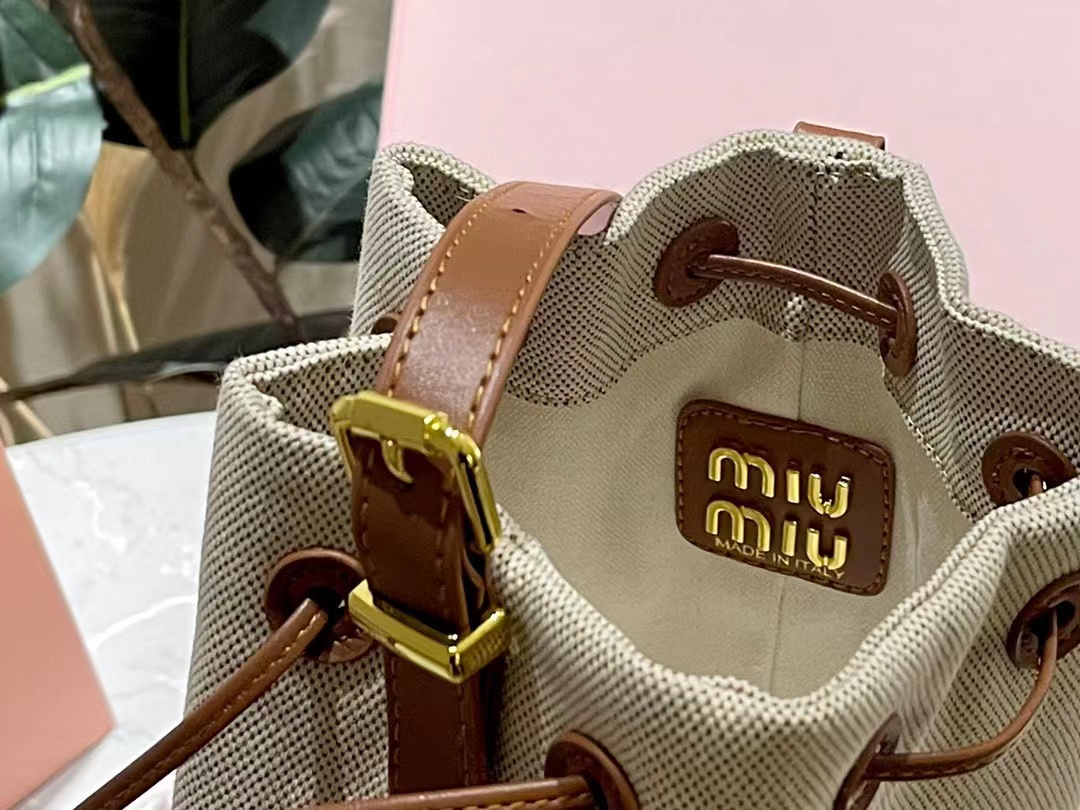 M1UM1U 巾着レザーバケットバッグ【50％割引+送料無料】