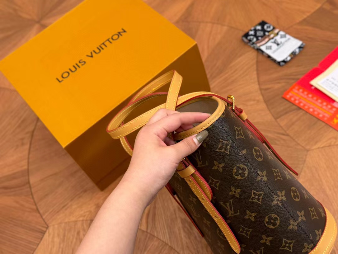 LV老眼バケットバッグ【50％割引+送料無料】