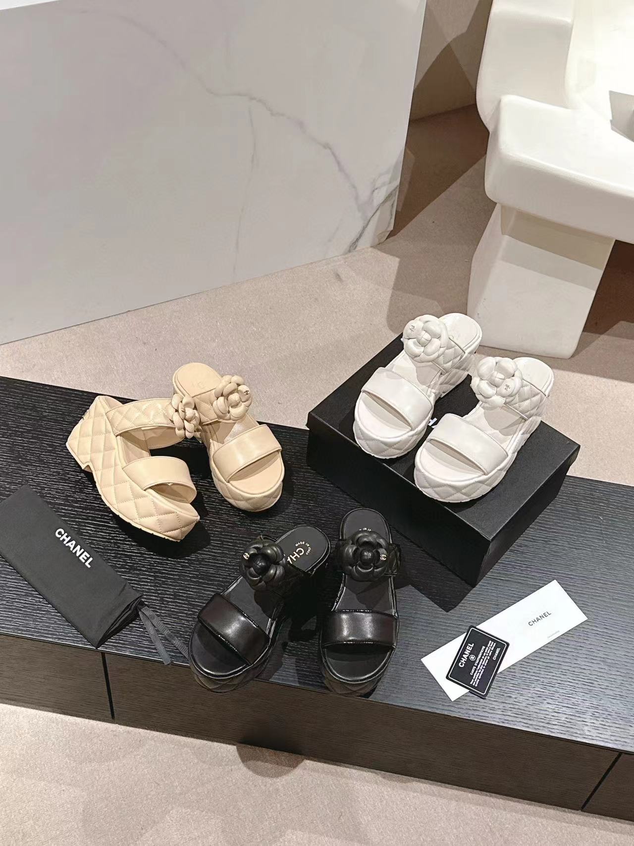 CHANE1 高品質カメリア ウェッジ シューズ【50％割引+送料無料】