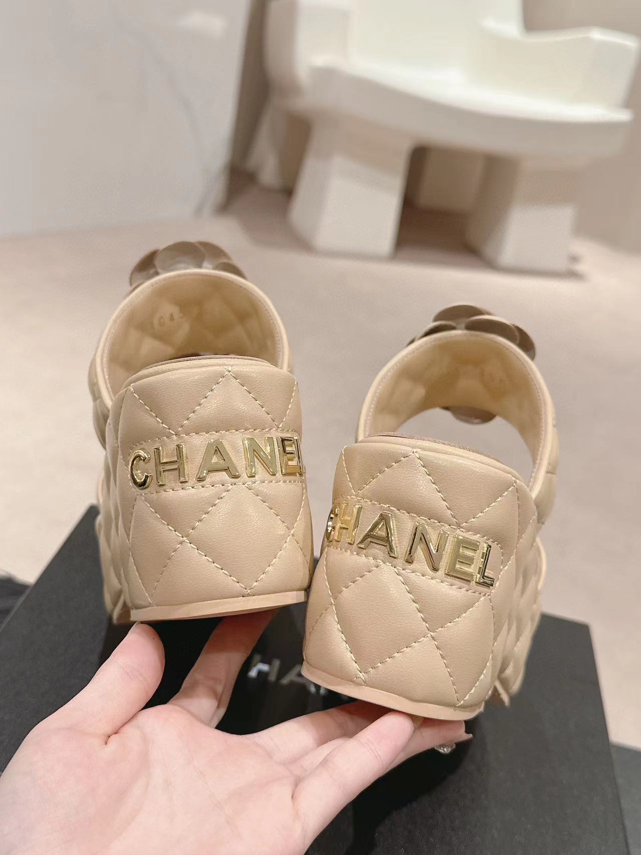 CHANE1 高品質カメリア ウェッジ シューズ【50％割引+送料無料】