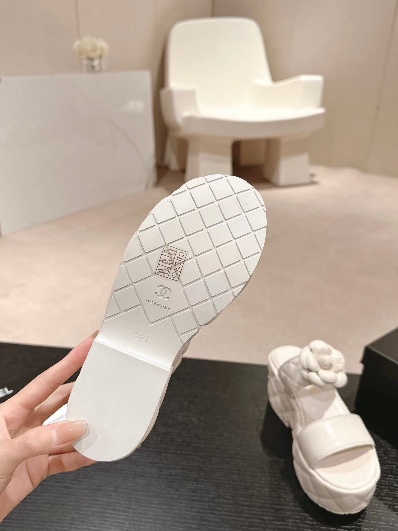 CHANE1 高品質カメリア ウェッジ シューズ【50％割引+送料無料】