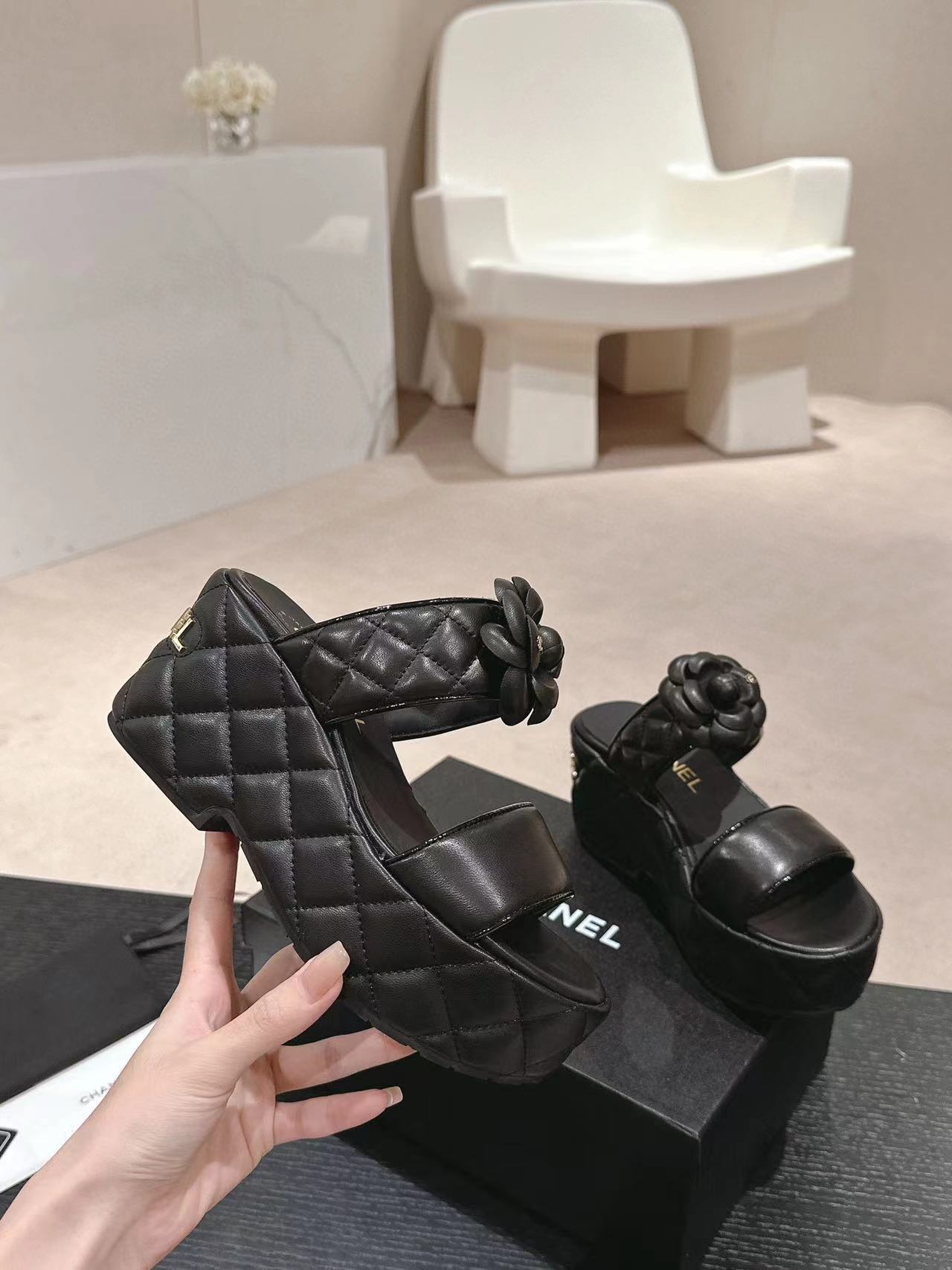 CHANE1 高品質カメリア ウェッジ シューズ【50％割引+送料無料】