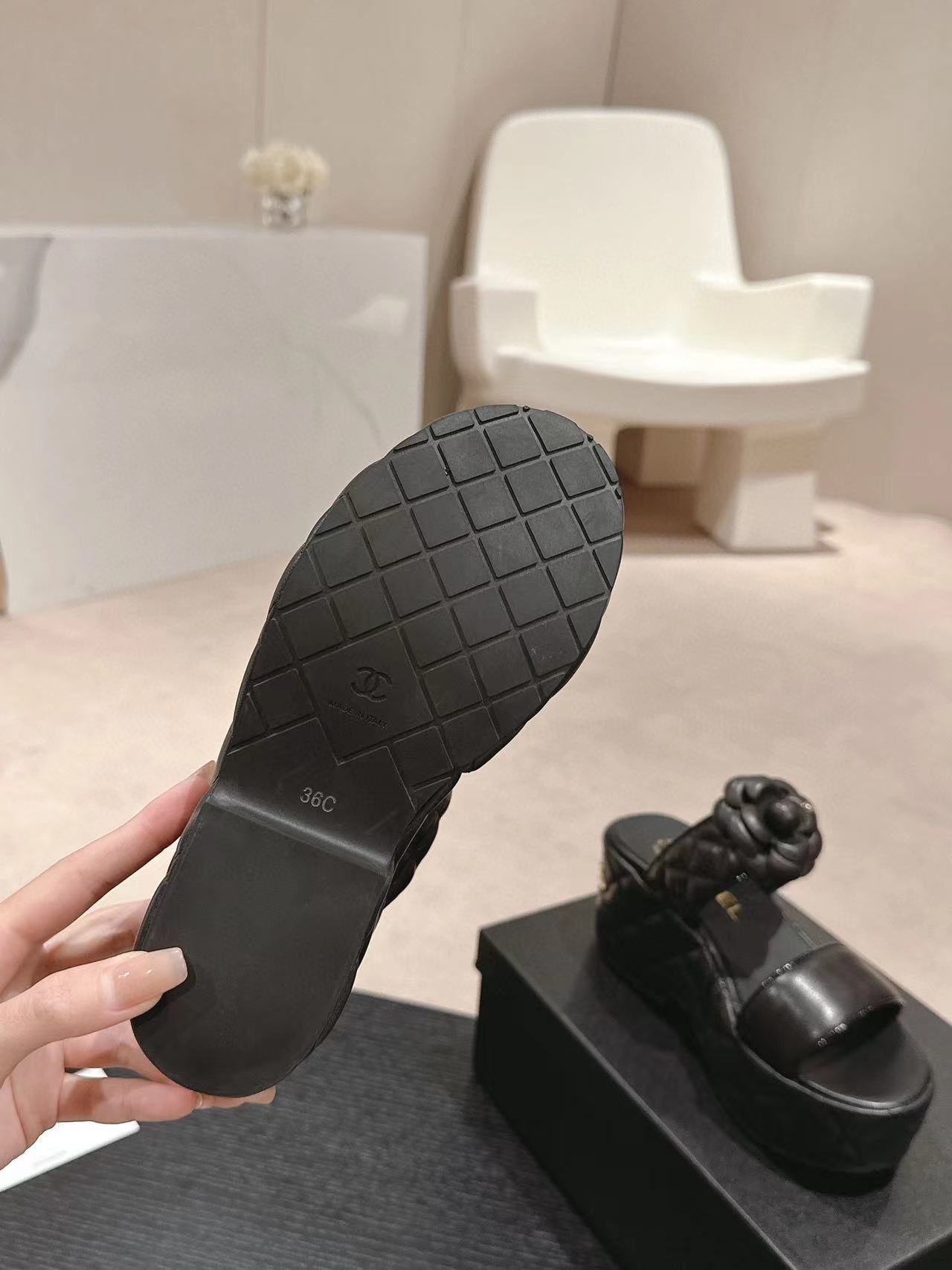 CHANE1 高品質カメリア ウェッジ シューズ【50％割引+送料無料】