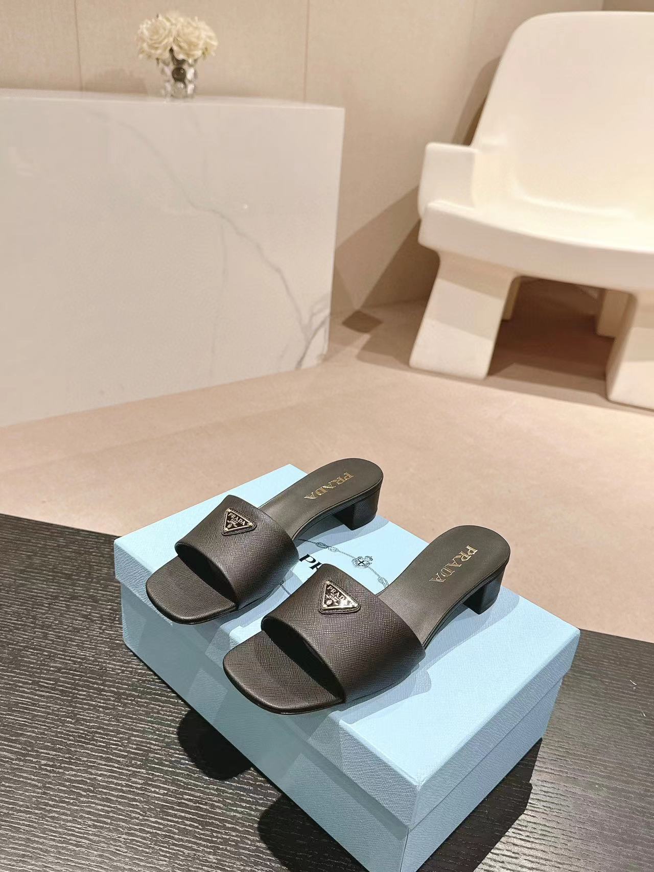 PR4DA 高品質トライアングルロゴハイヒールスリッパ【50％割引+送料無料】
