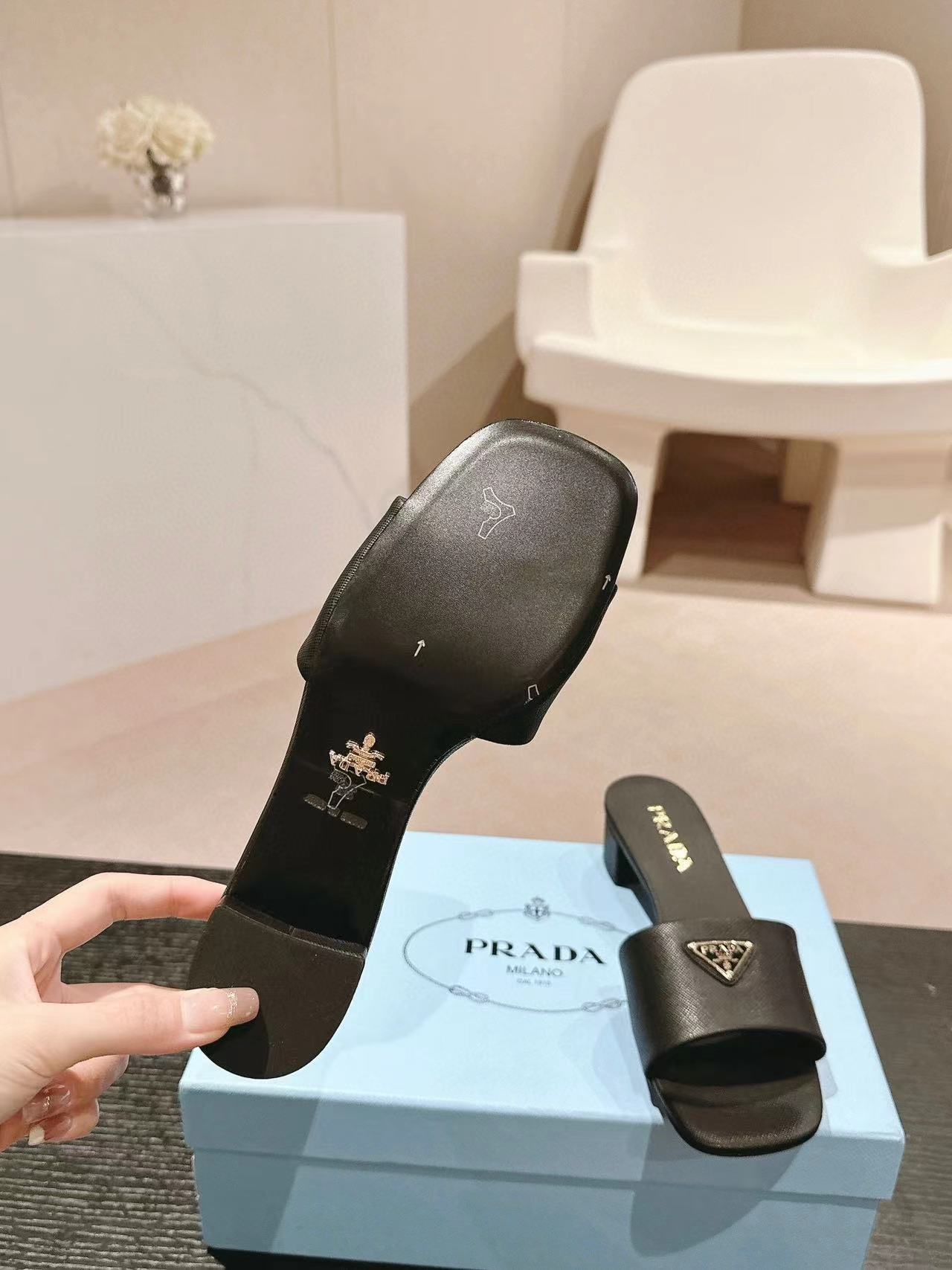 PR4DA 高品質トライアングルロゴハイヒールスリッパ【50％割引+送料無料】