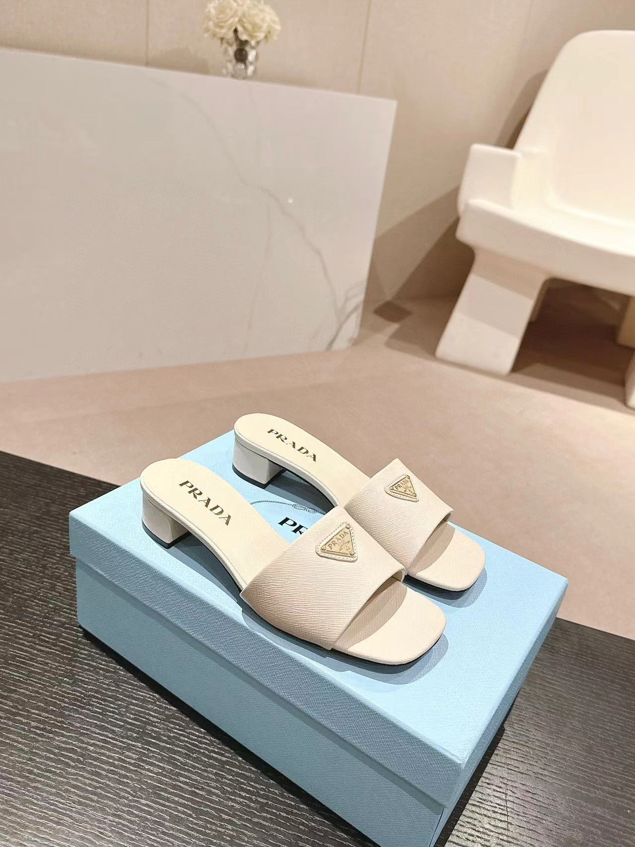 PR4DA 高品質トライアングルロゴハイヒールスリッパ【50％割引+送料無料】